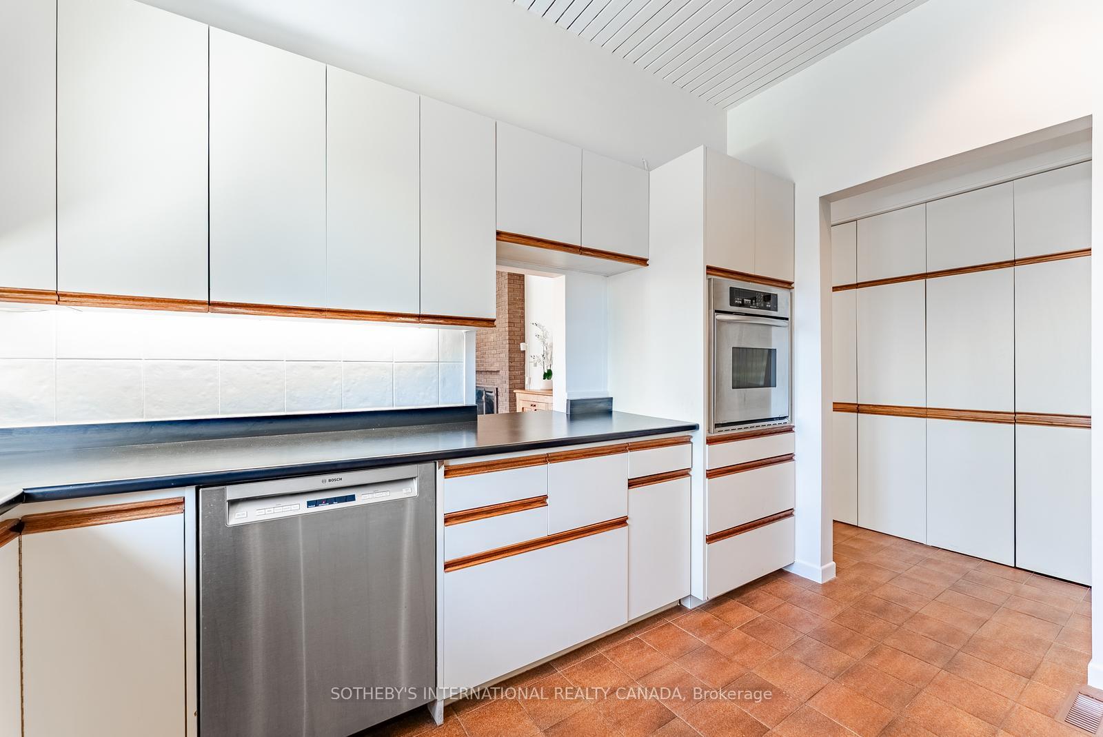 20 Ridgeview Court