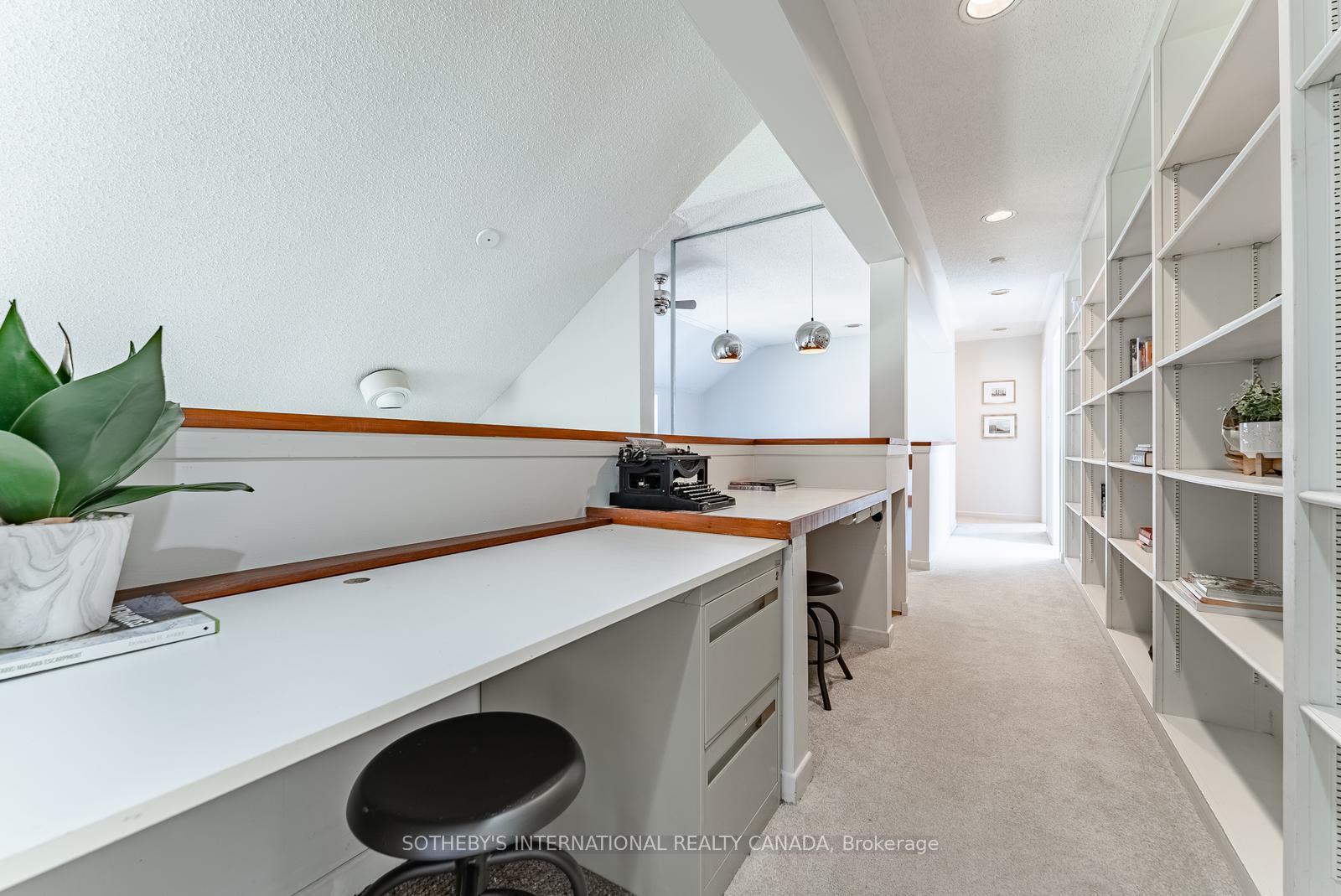20 Ridgeview Court