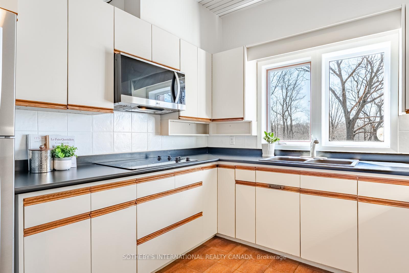 20 Ridgeview Court