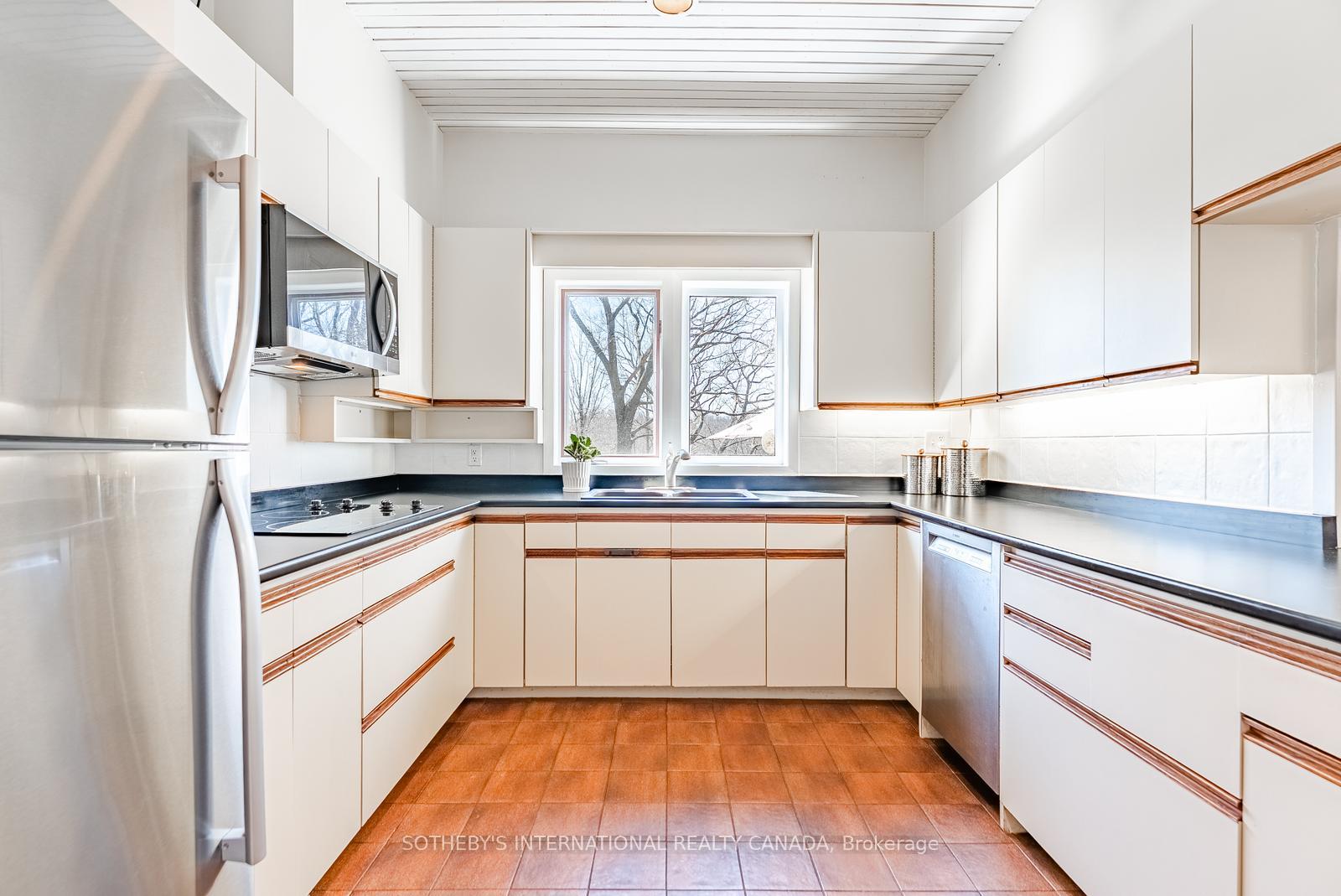 20 Ridgeview Court
