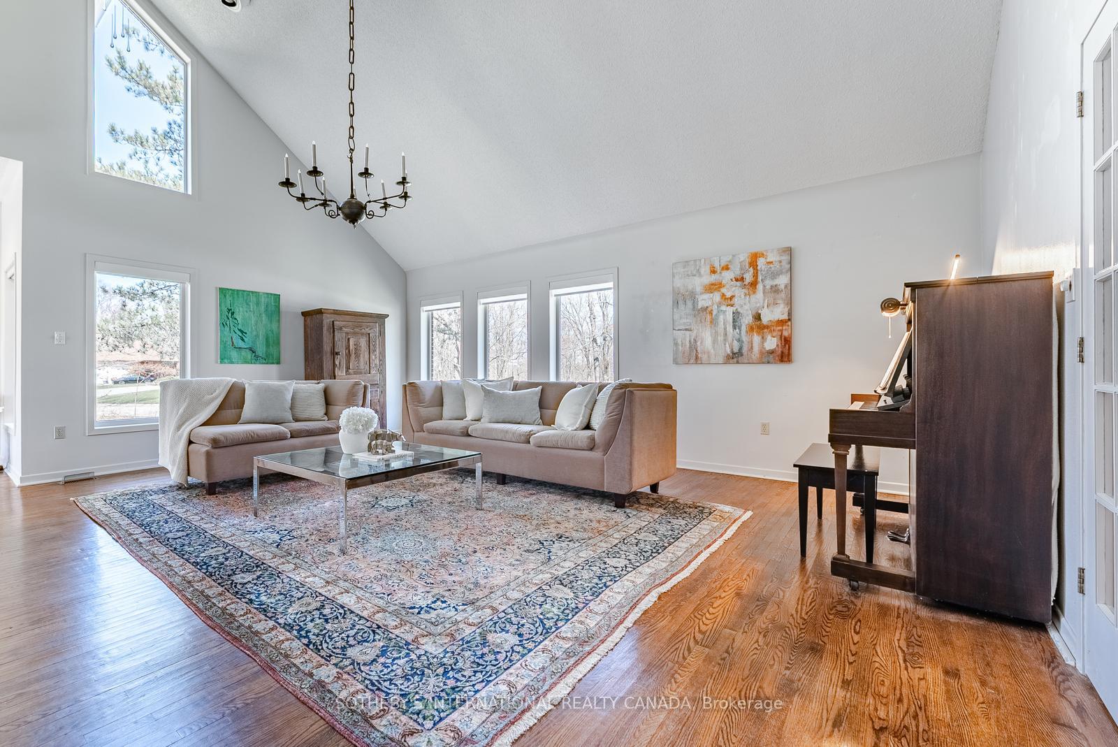20 Ridgeview Court