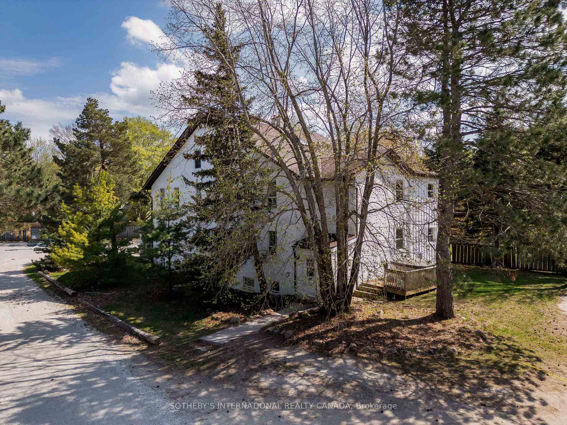 210 Arlberg Crescent