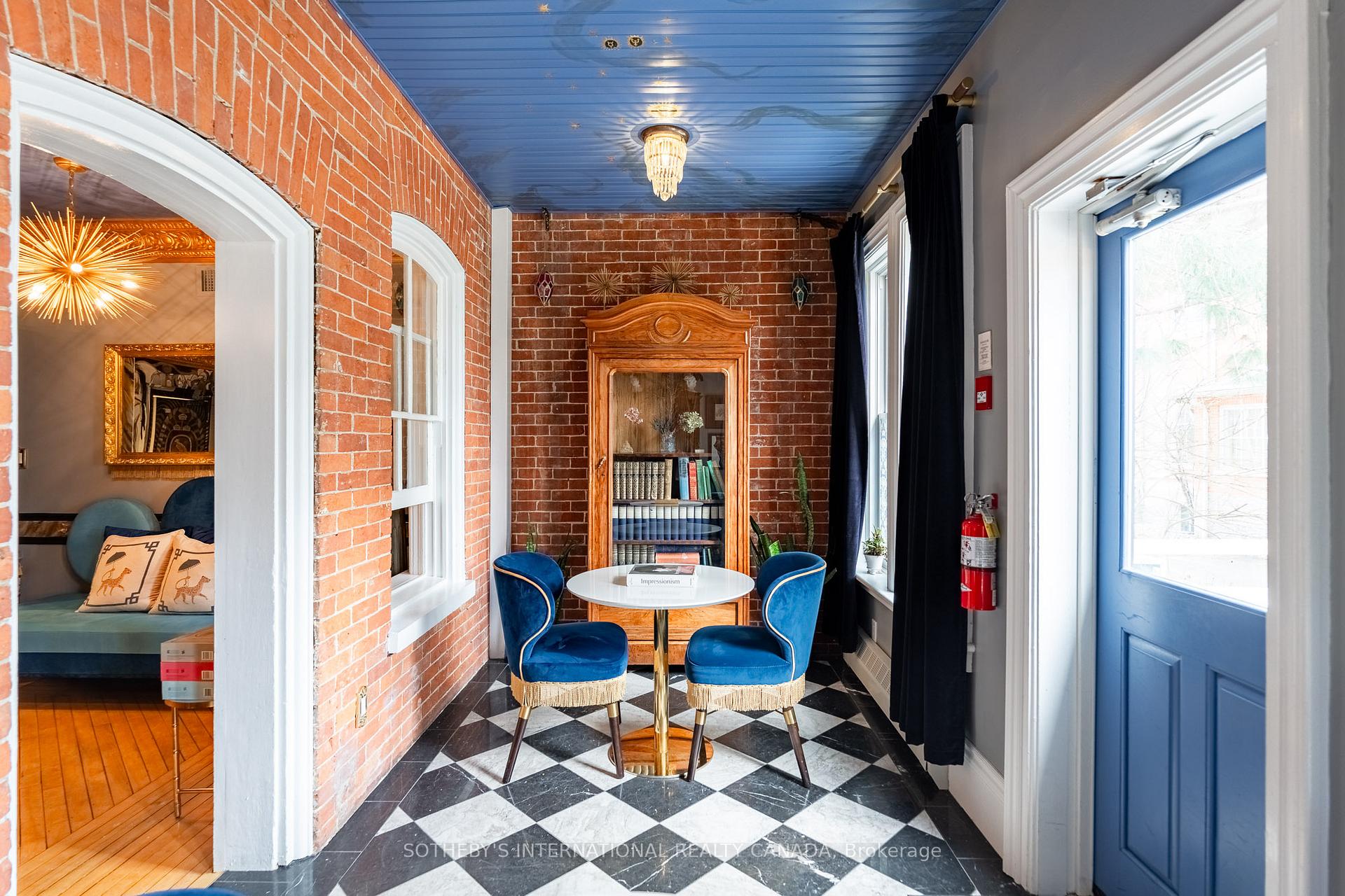 343 Main Street E