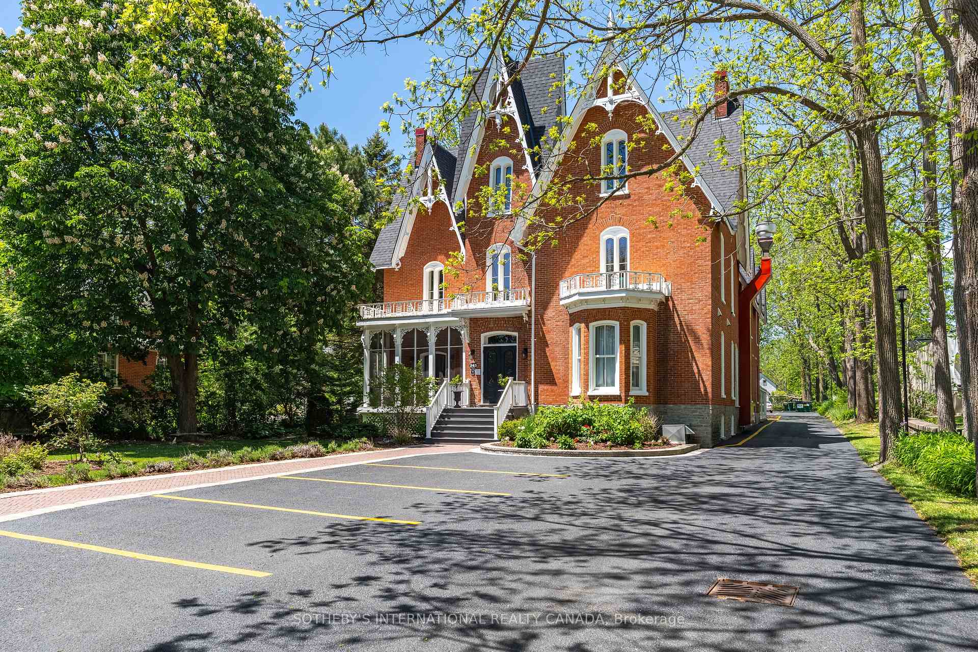 343 Main Street E
