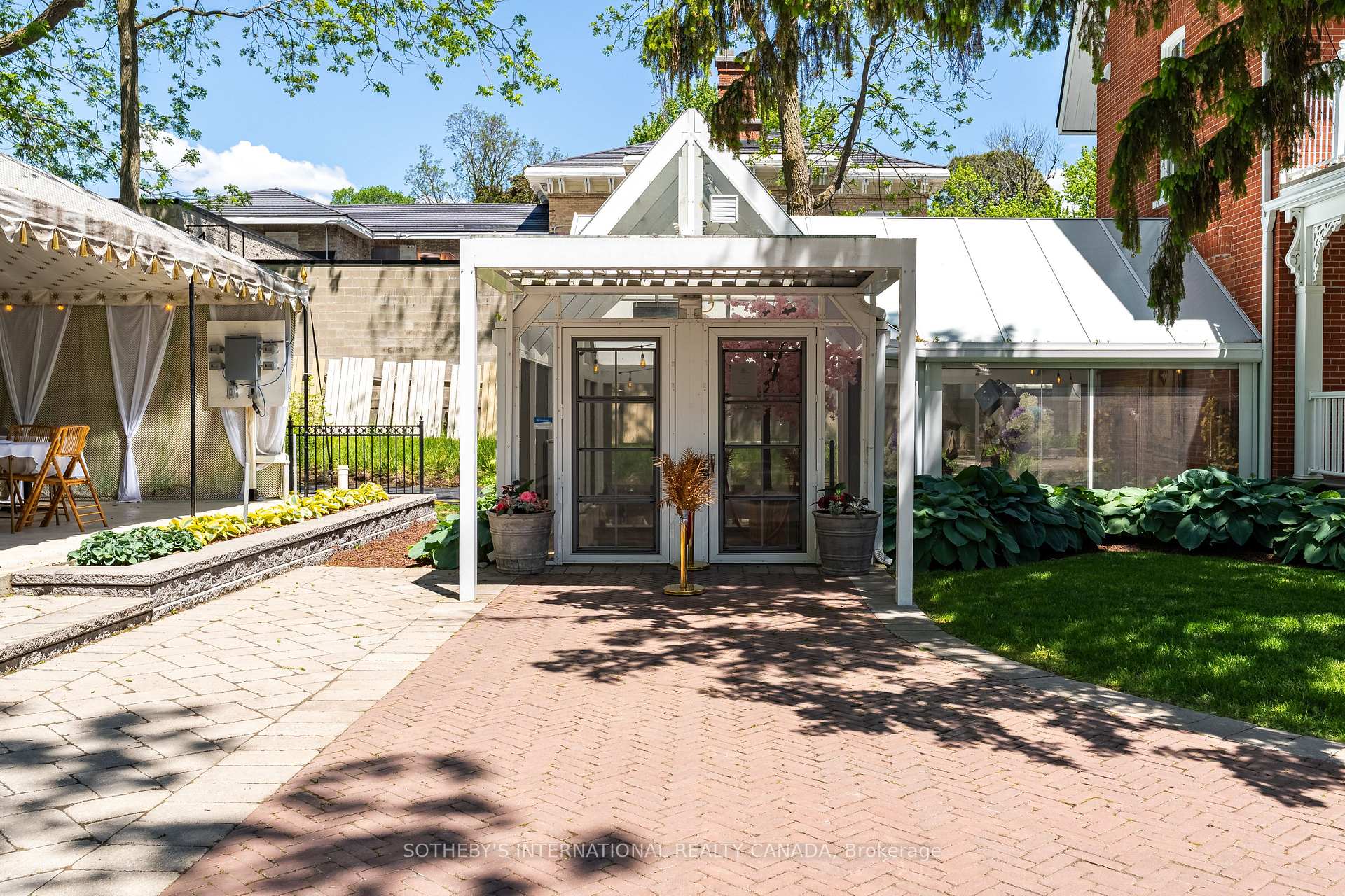 343 Main Street E