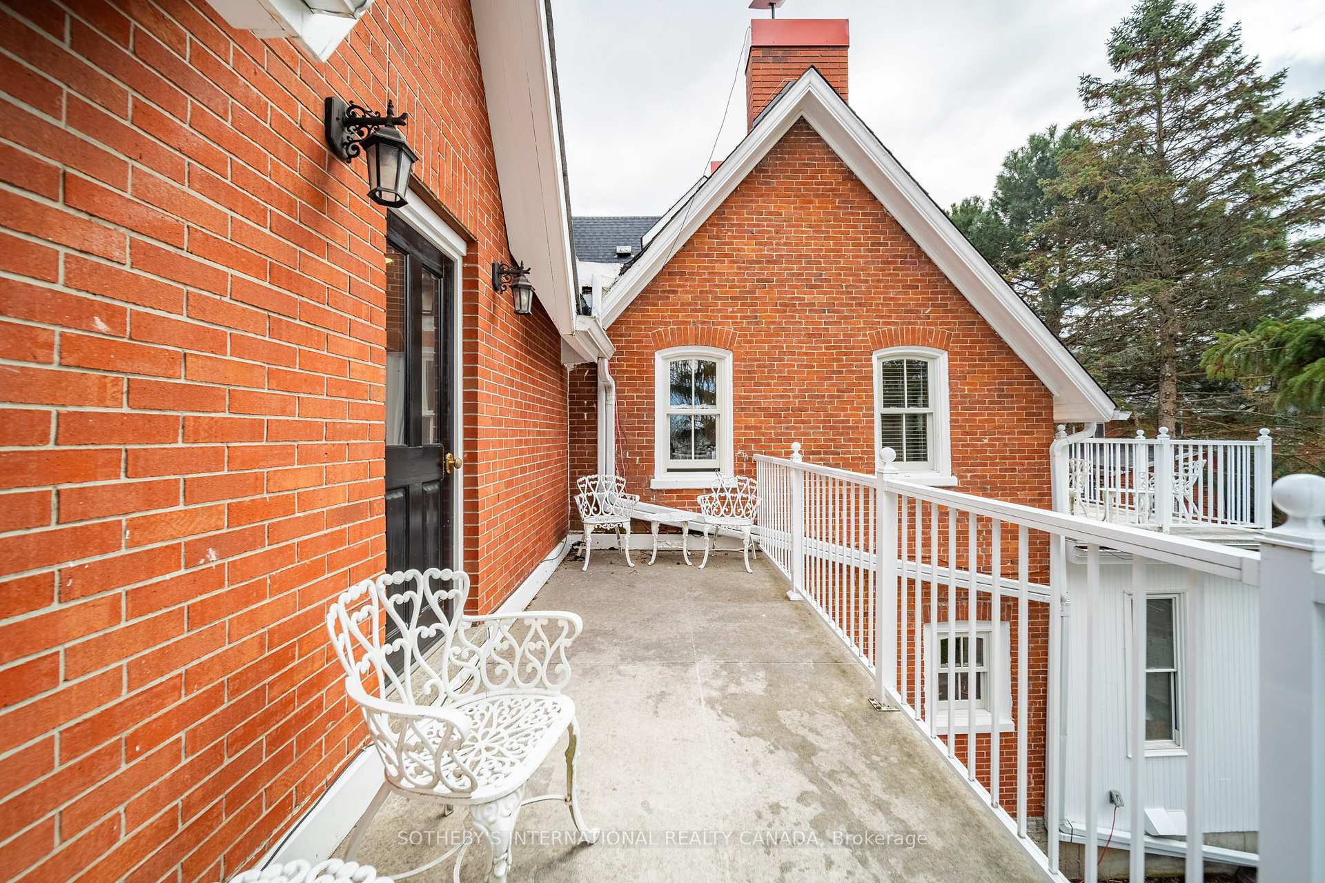 343 Main Street E