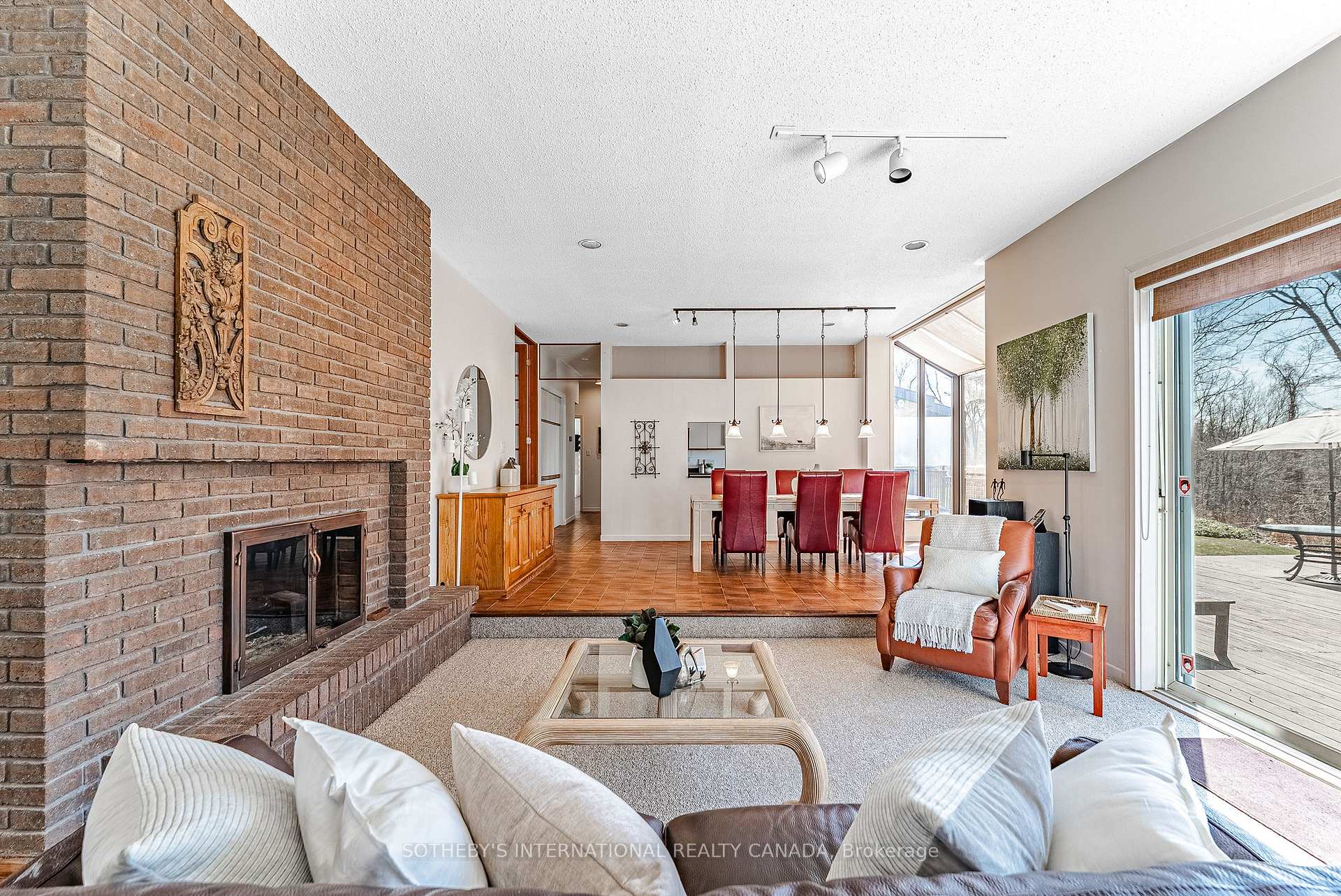20 Ridgeview Court