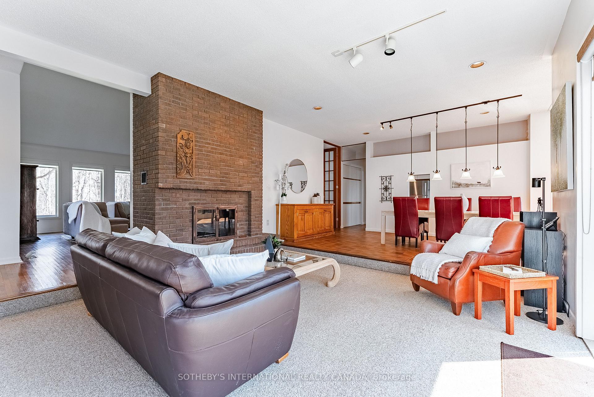 20 Ridgeview Court