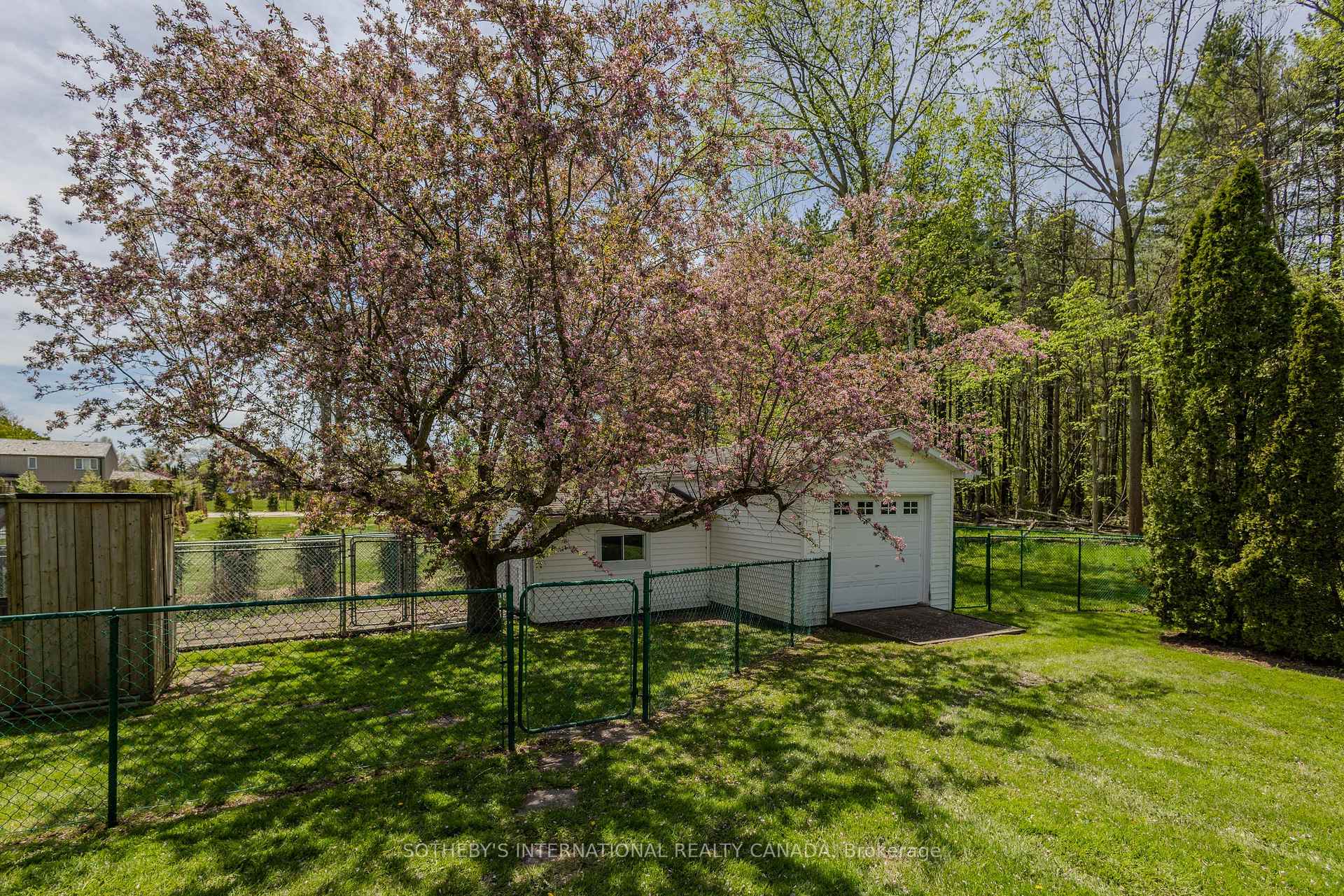 9317 Niagara River Parkway