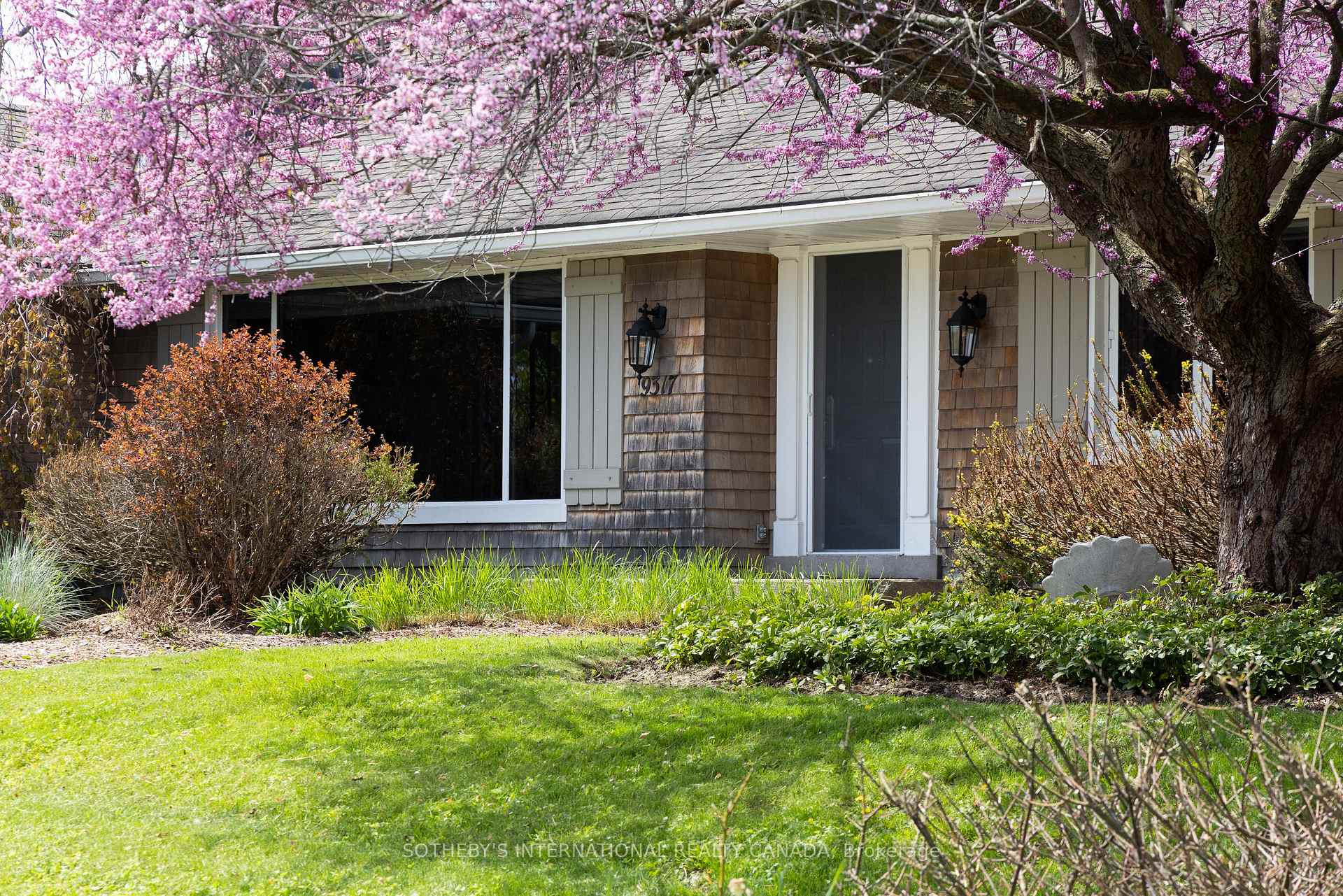 9317 Niagara River Parkway