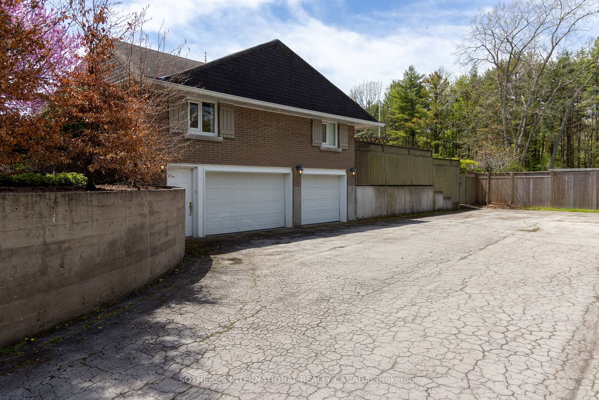 9317 Niagara River Parkway