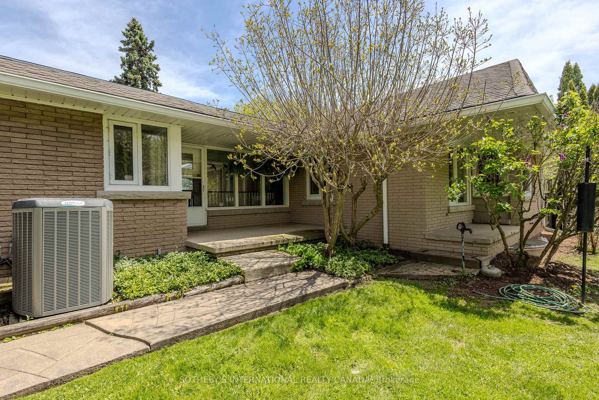9317 Niagara River Parkway