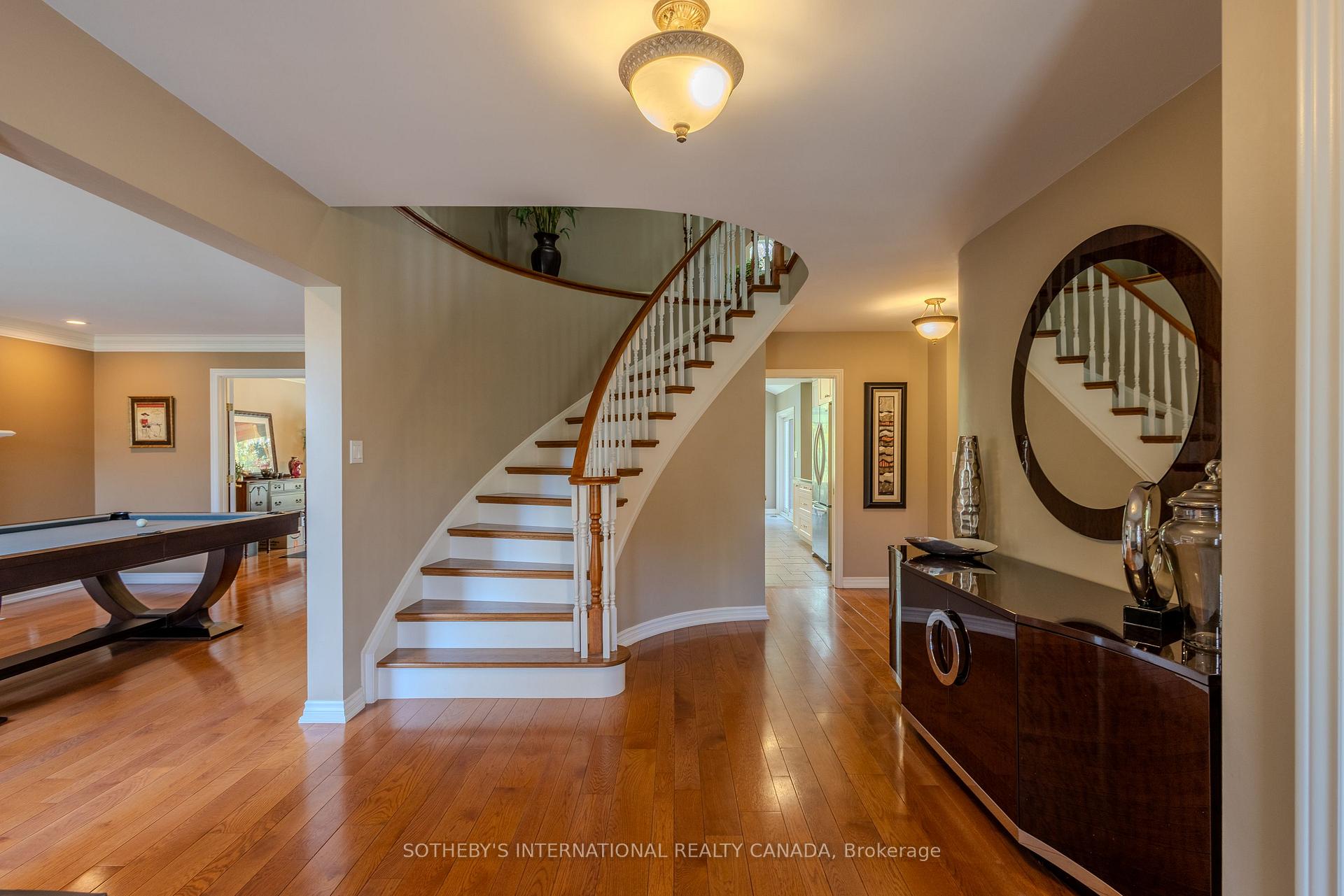 23 FRANCIS CREEK Boulevard