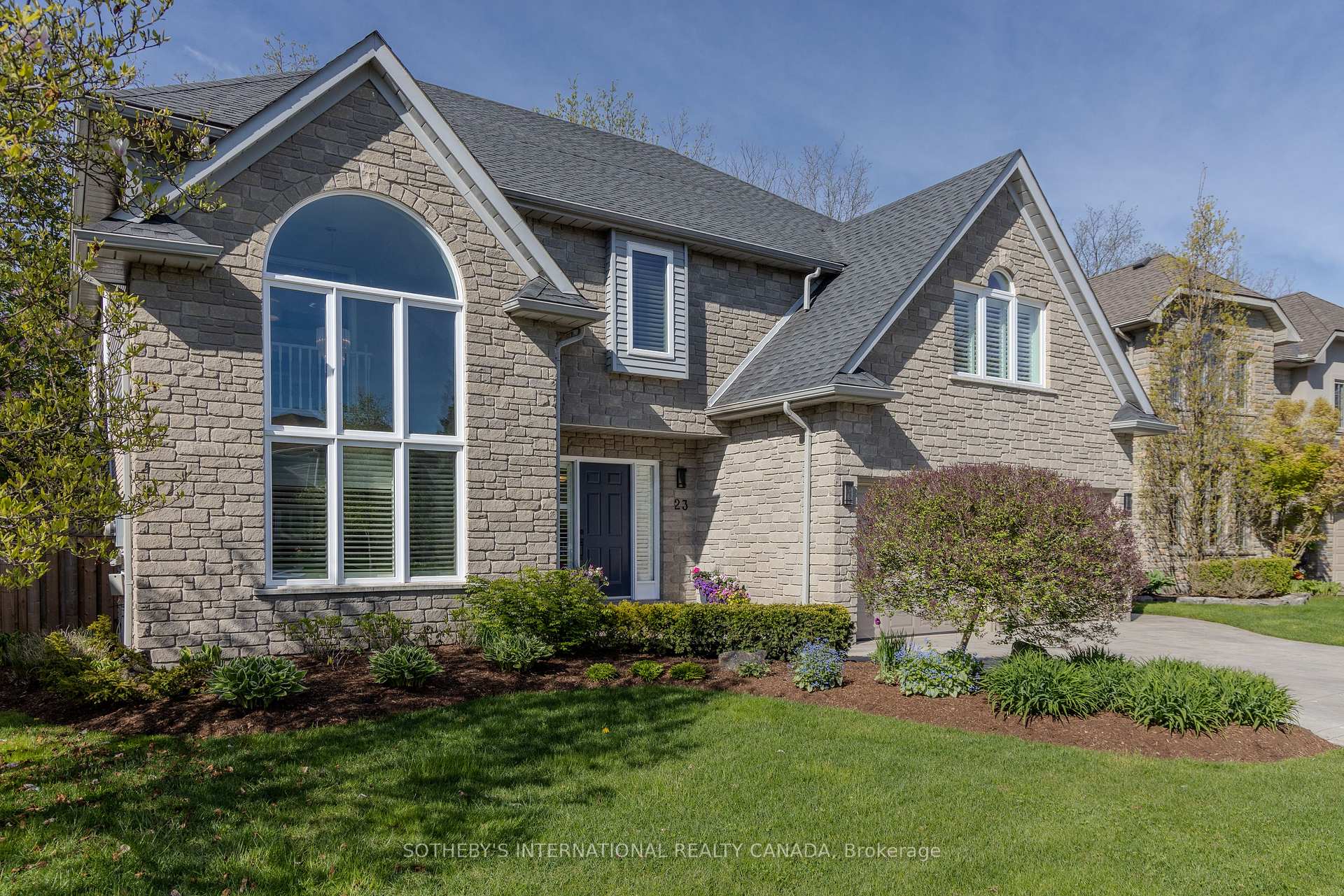 23 FRANCIS CREEK Boulevard