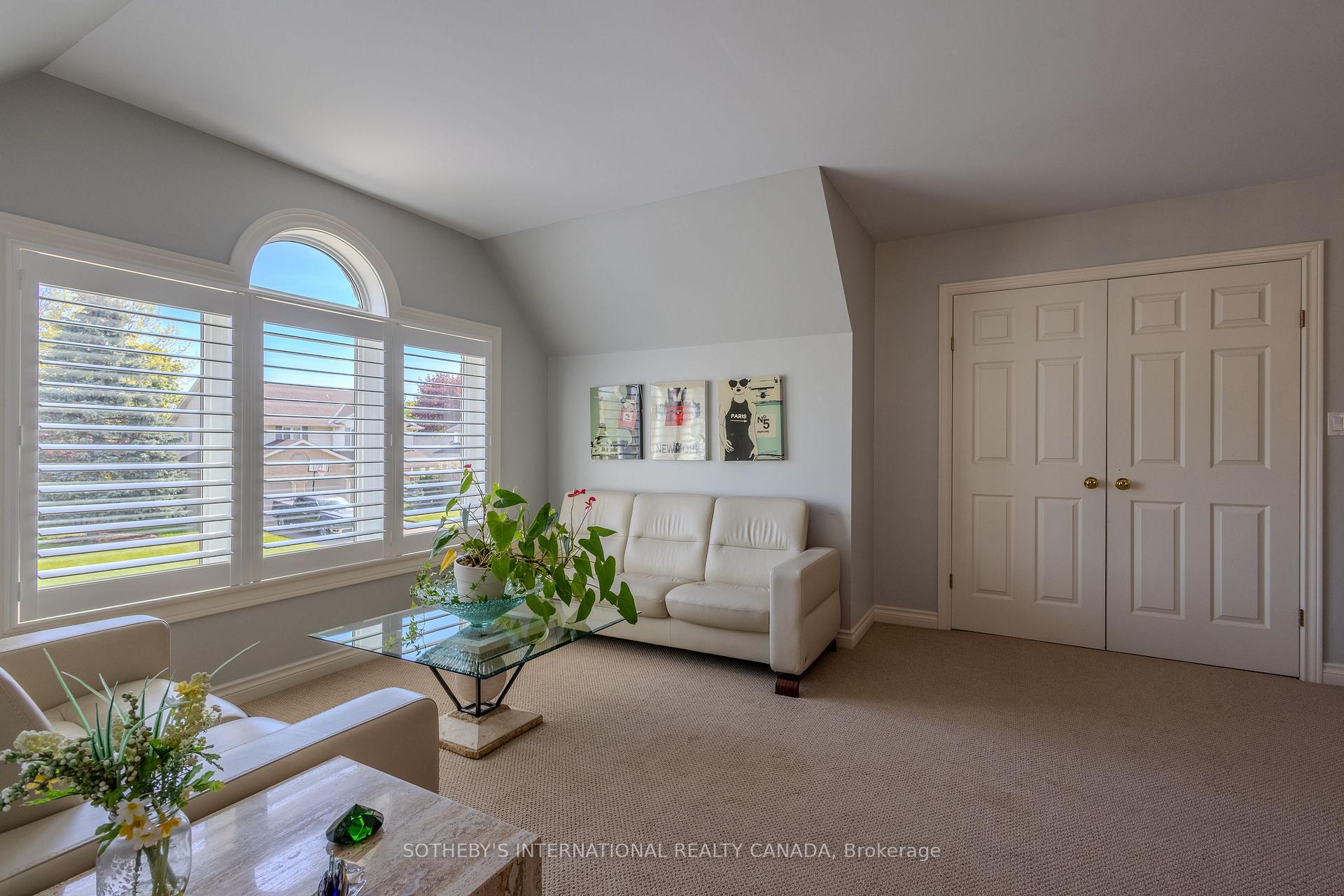 23 FRANCIS CREEK Boulevard
