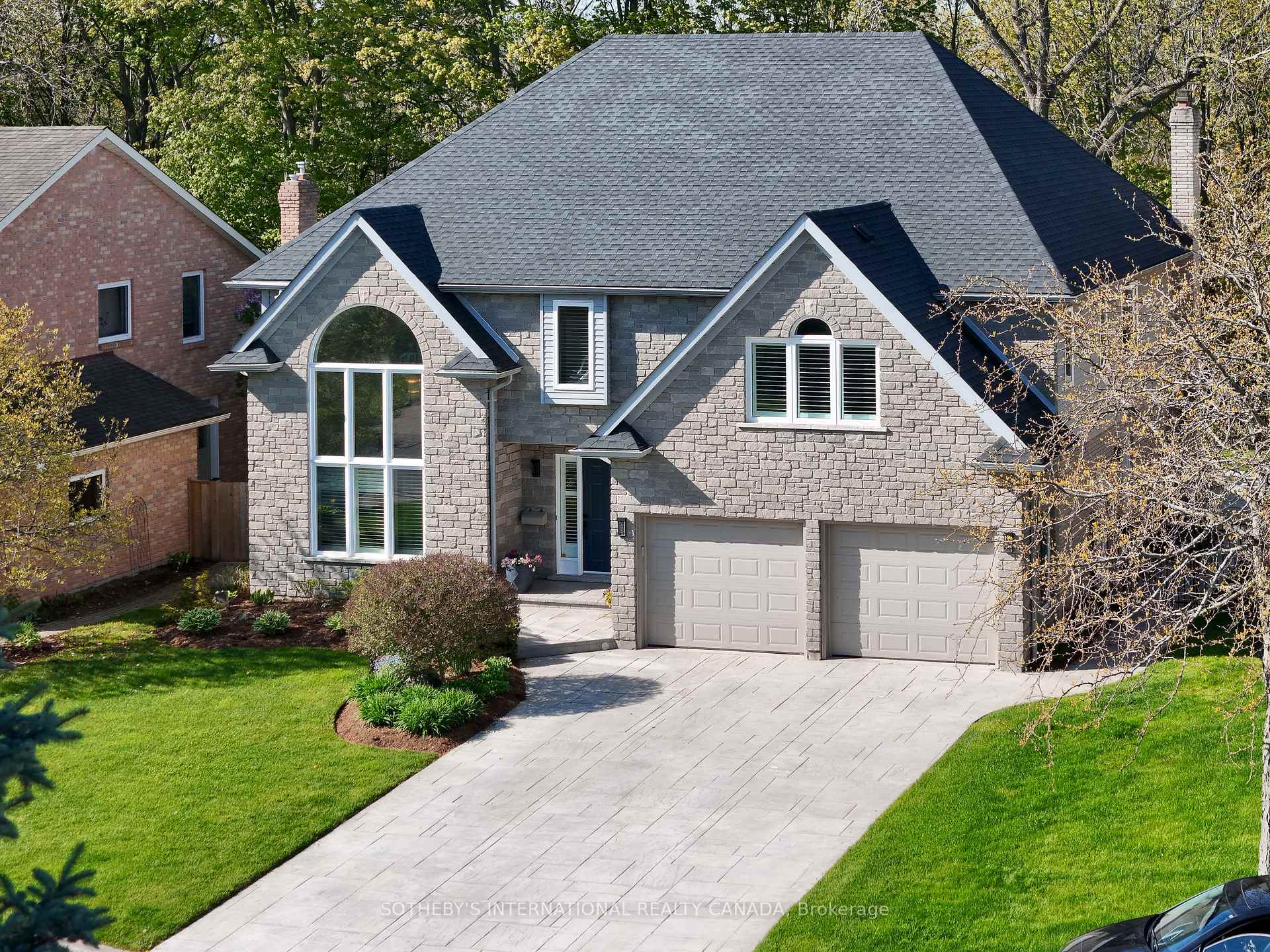 23 FRANCIS CREEK Boulevard