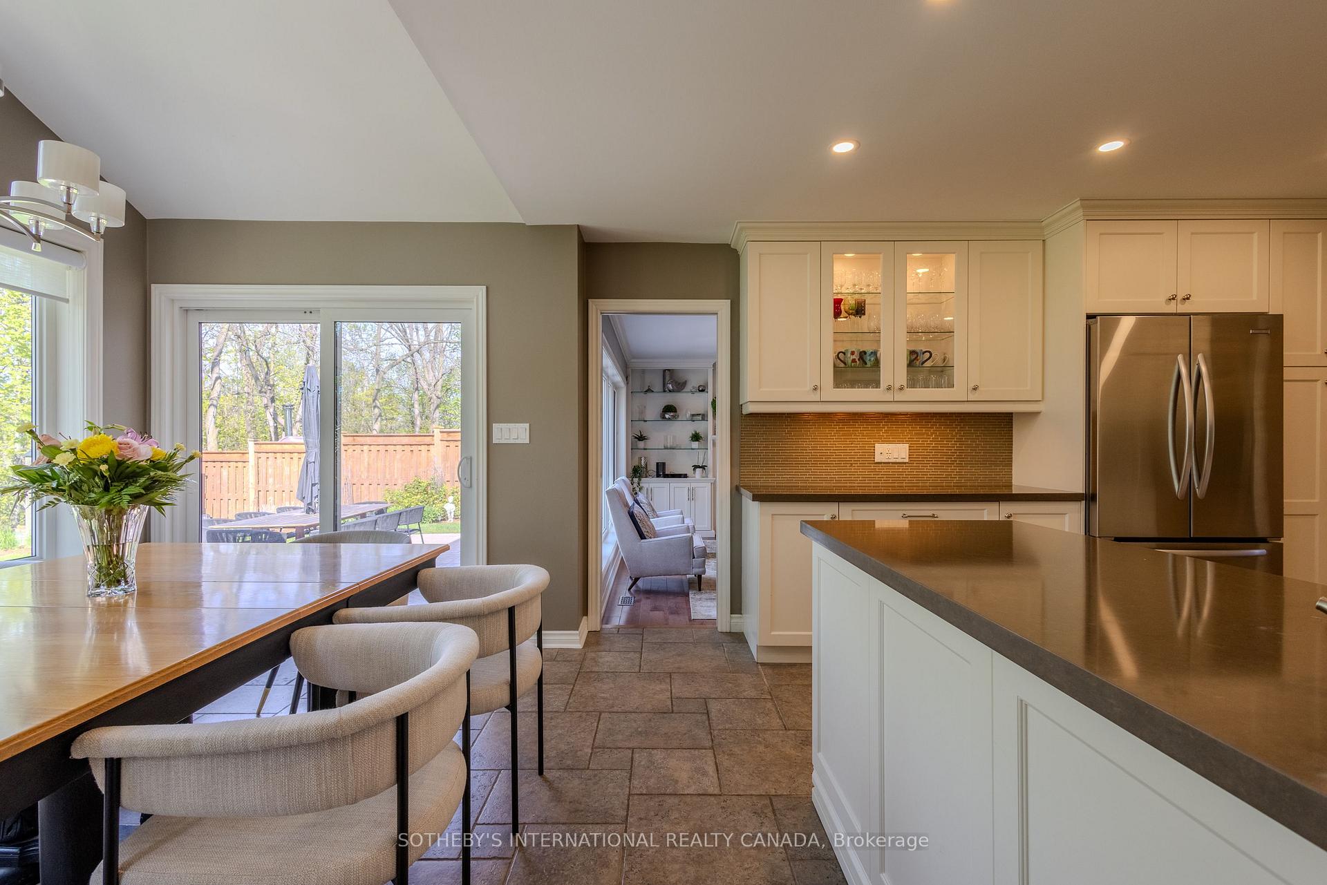 23 FRANCIS CREEK Boulevard