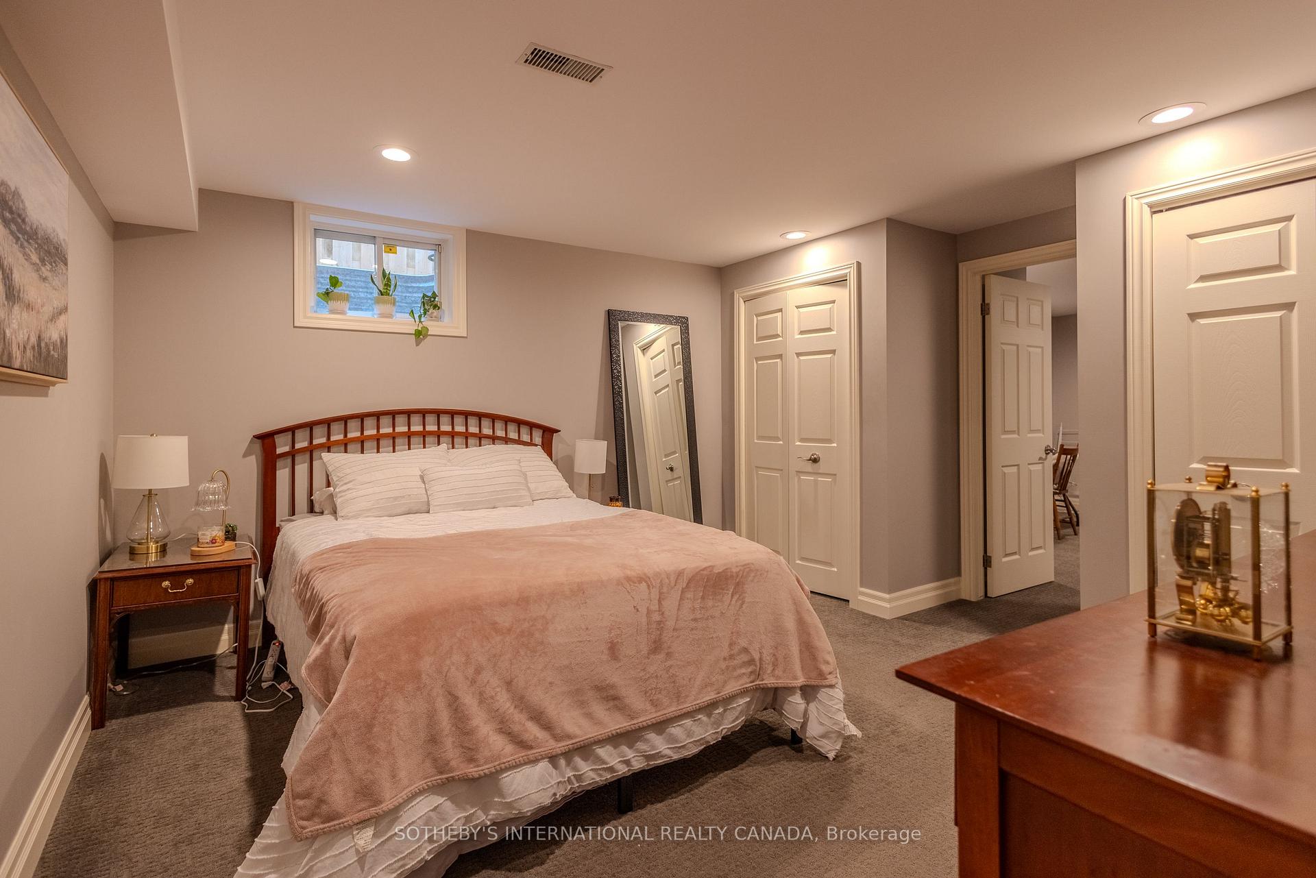 23 FRANCIS CREEK Boulevard