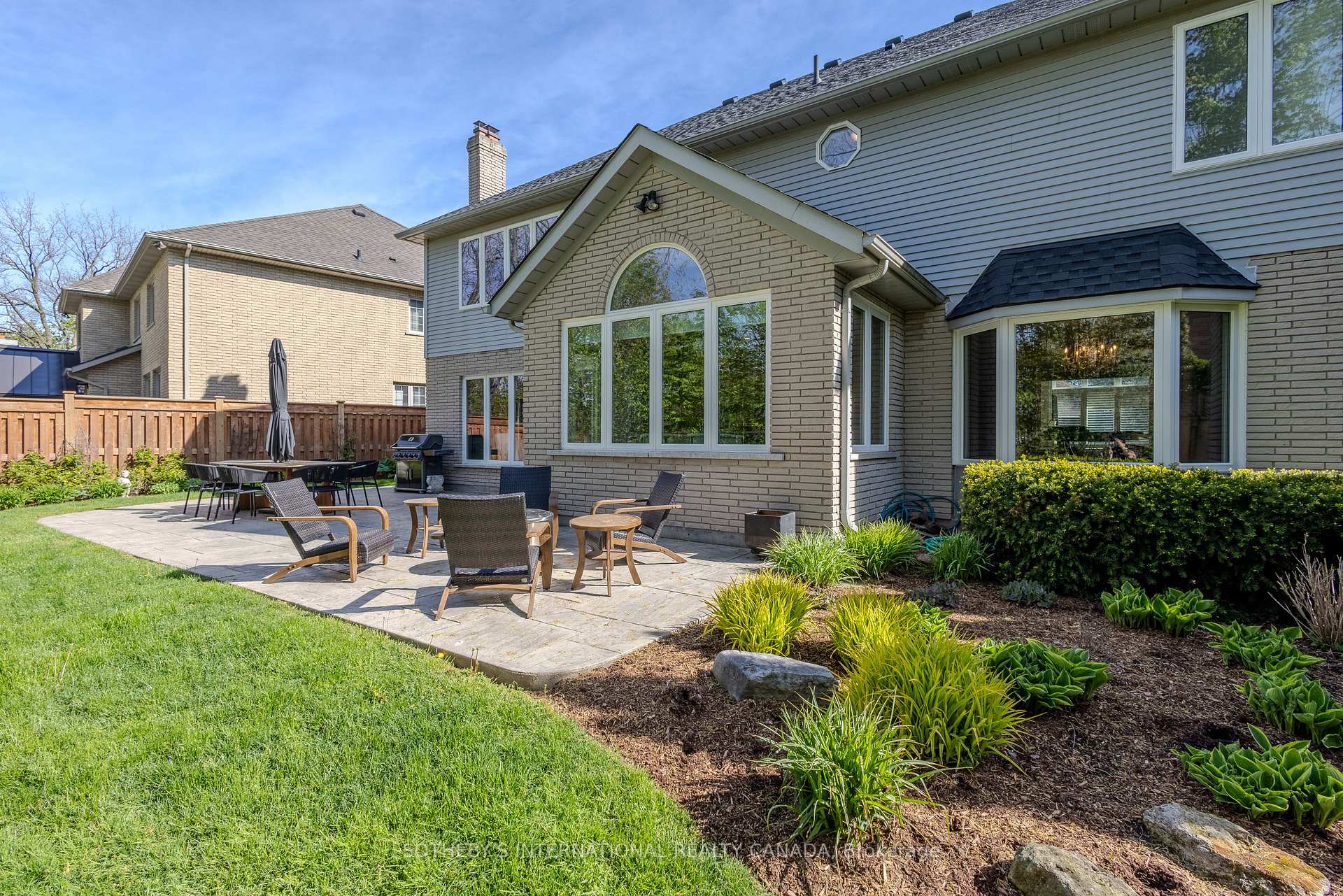 23 FRANCIS CREEK Boulevard