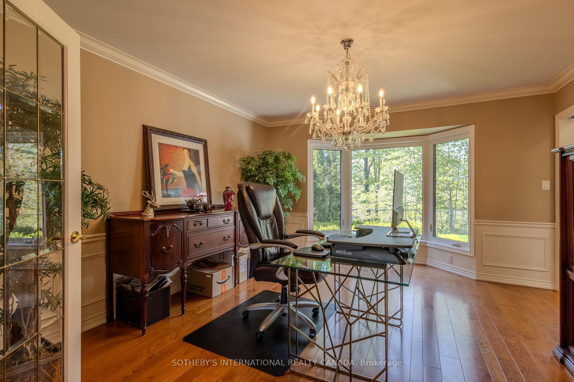 23 FRANCIS CREEK Boulevard
