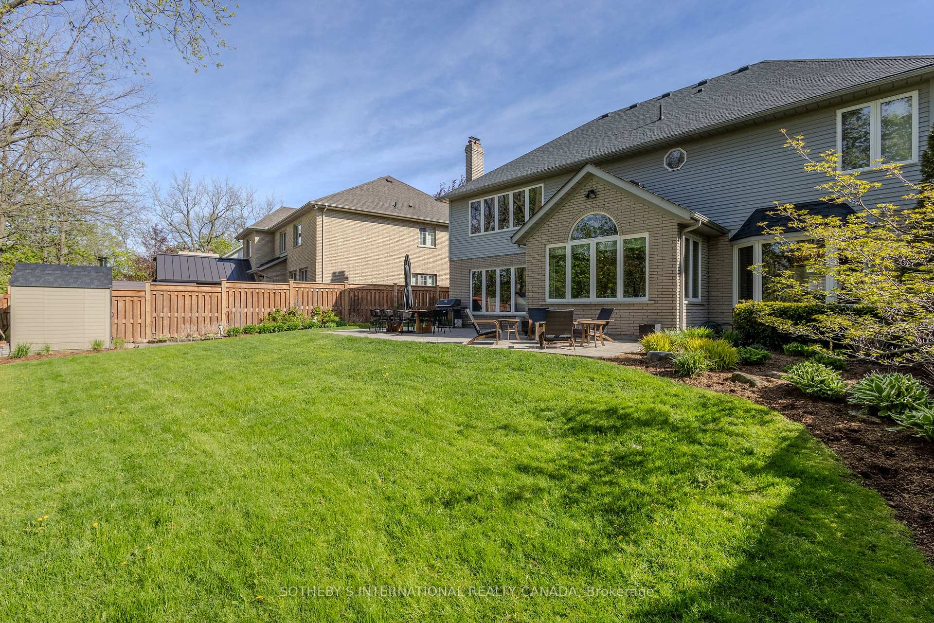 23 FRANCIS CREEK Boulevard