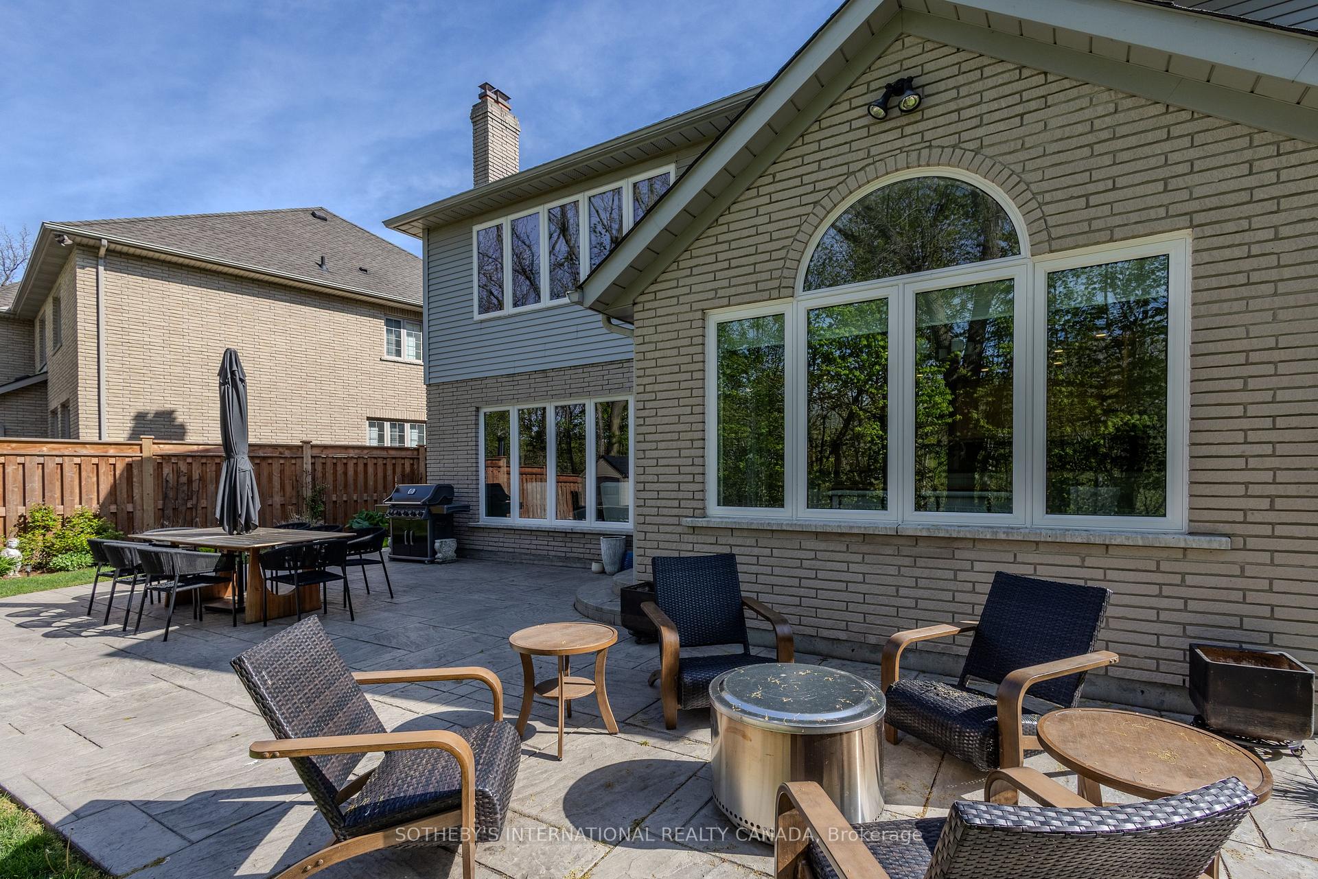 23 FRANCIS CREEK Boulevard