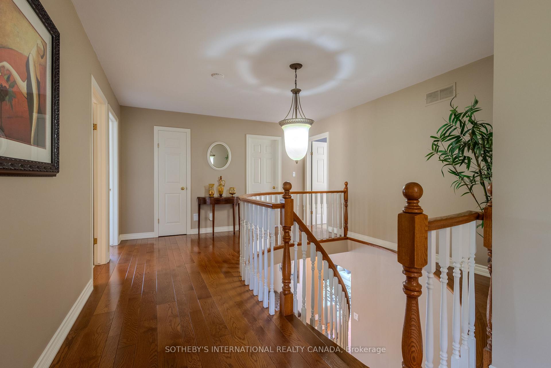 23 FRANCIS CREEK Boulevard
