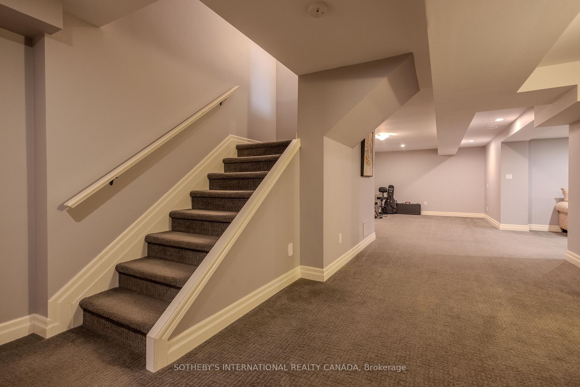 23 FRANCIS CREEK Boulevard