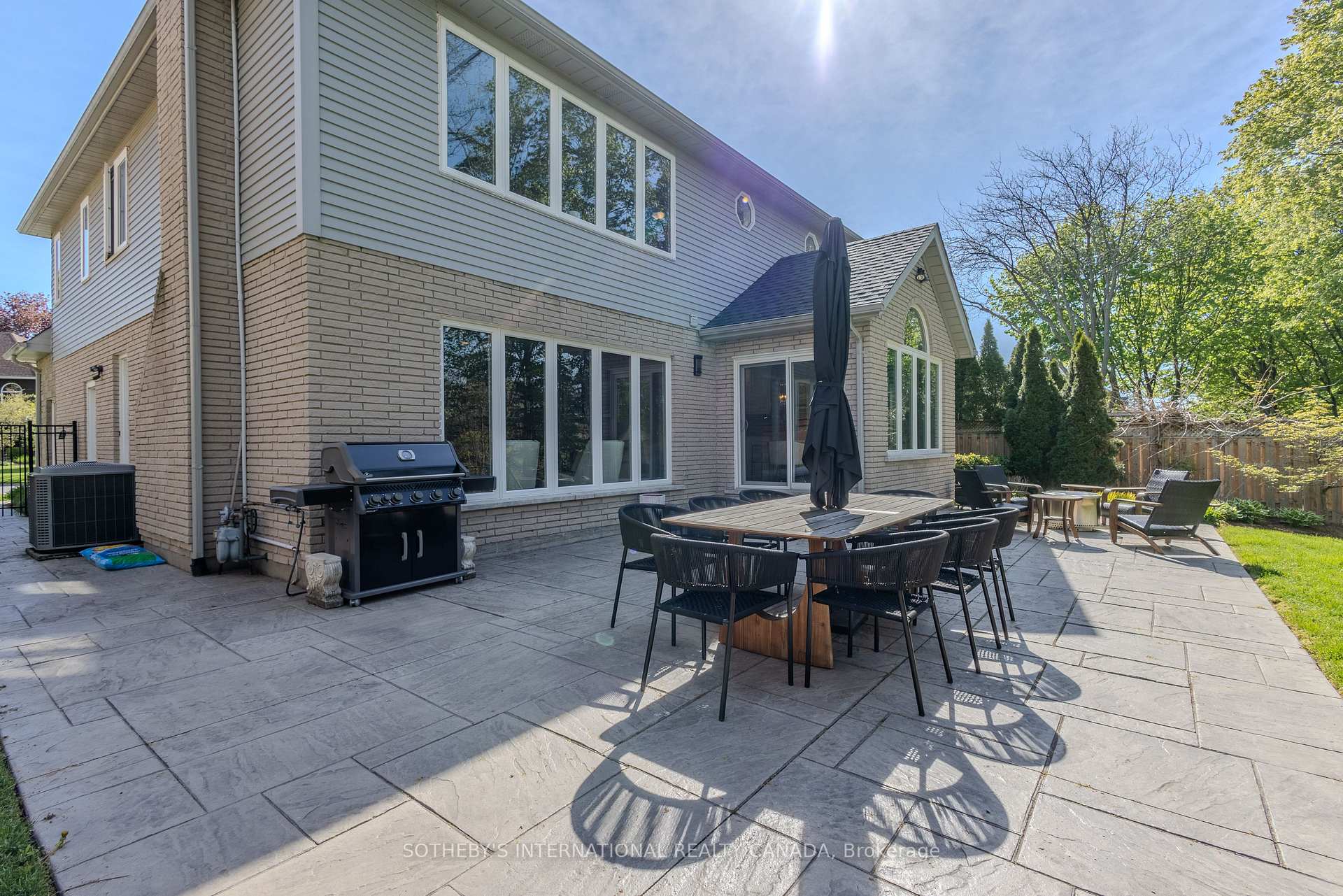 23 FRANCIS CREEK Boulevard