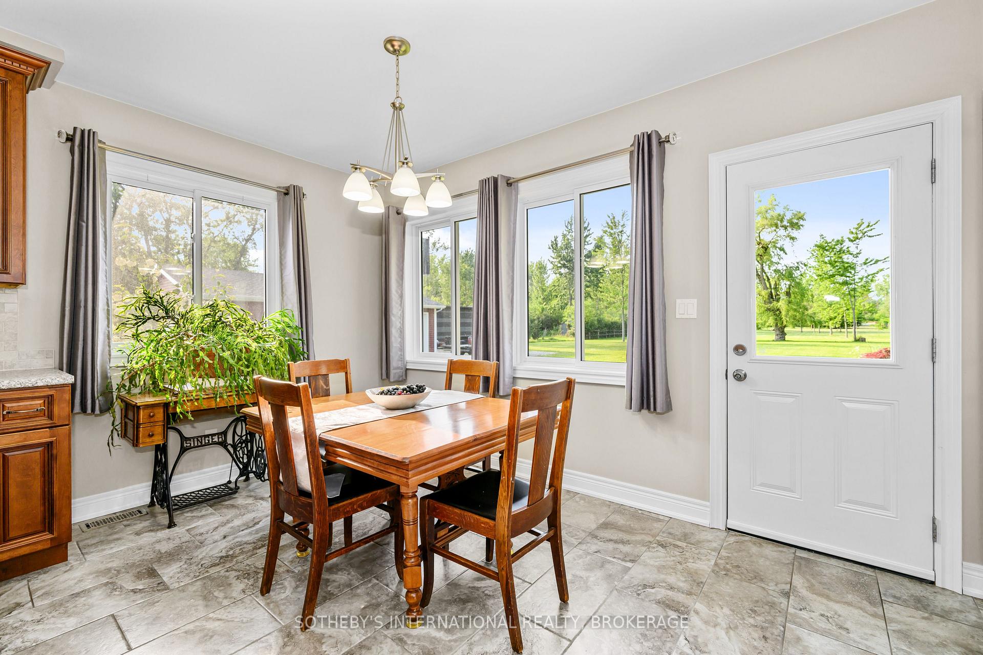880 Edgemere Road