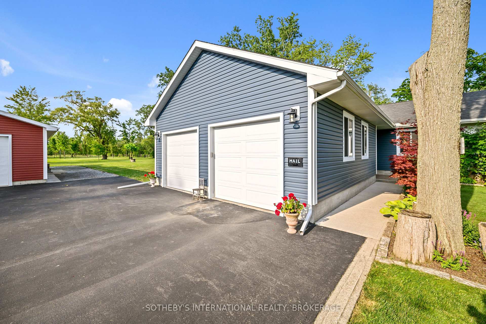 880 Edgemere Road