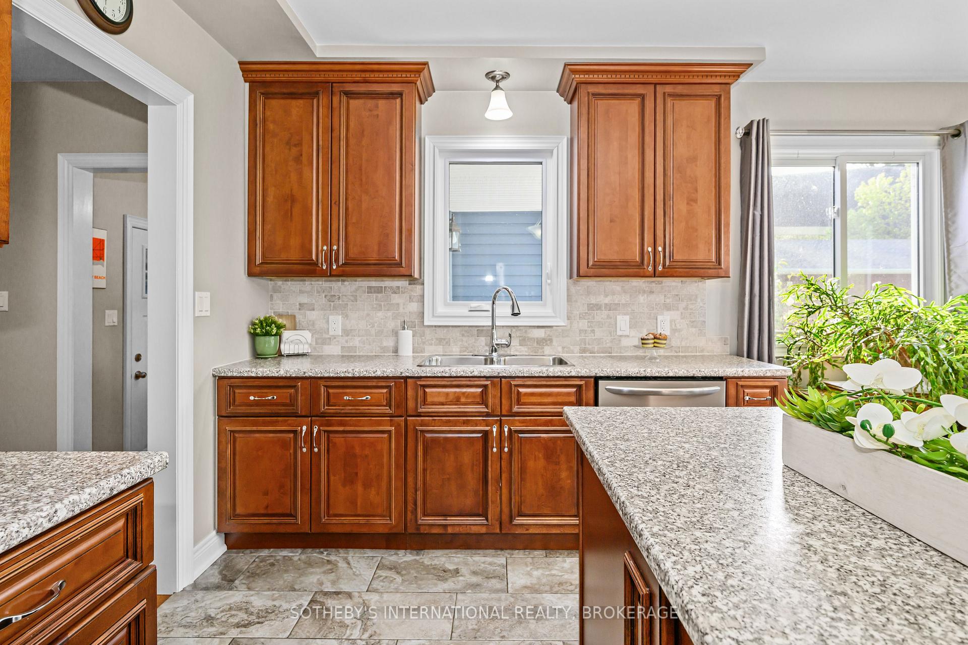 880 Edgemere Road