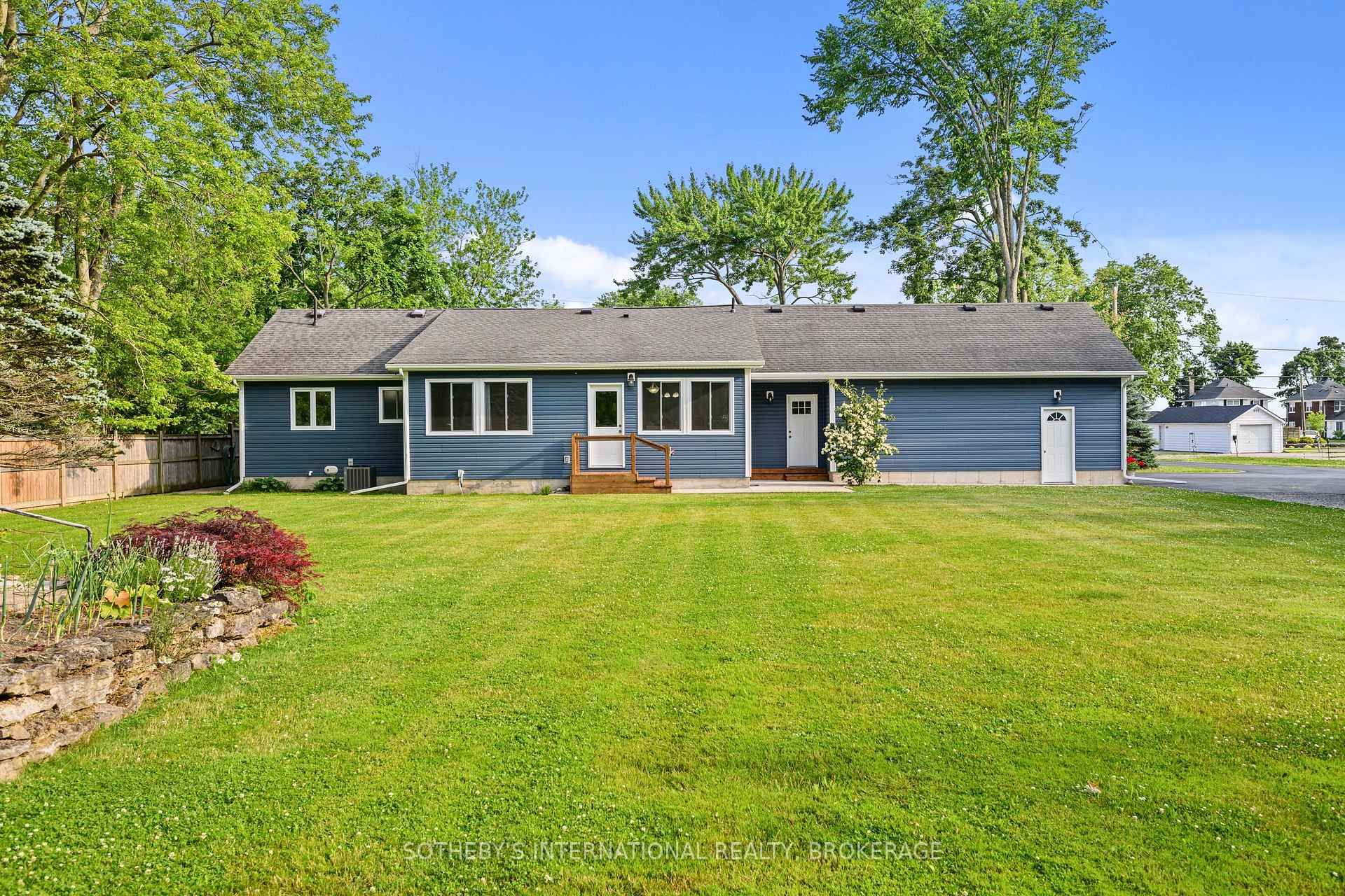 880 Edgemere Road