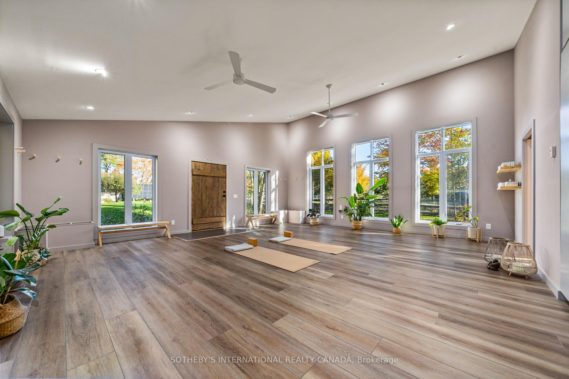 220 Easterbrook Road S
