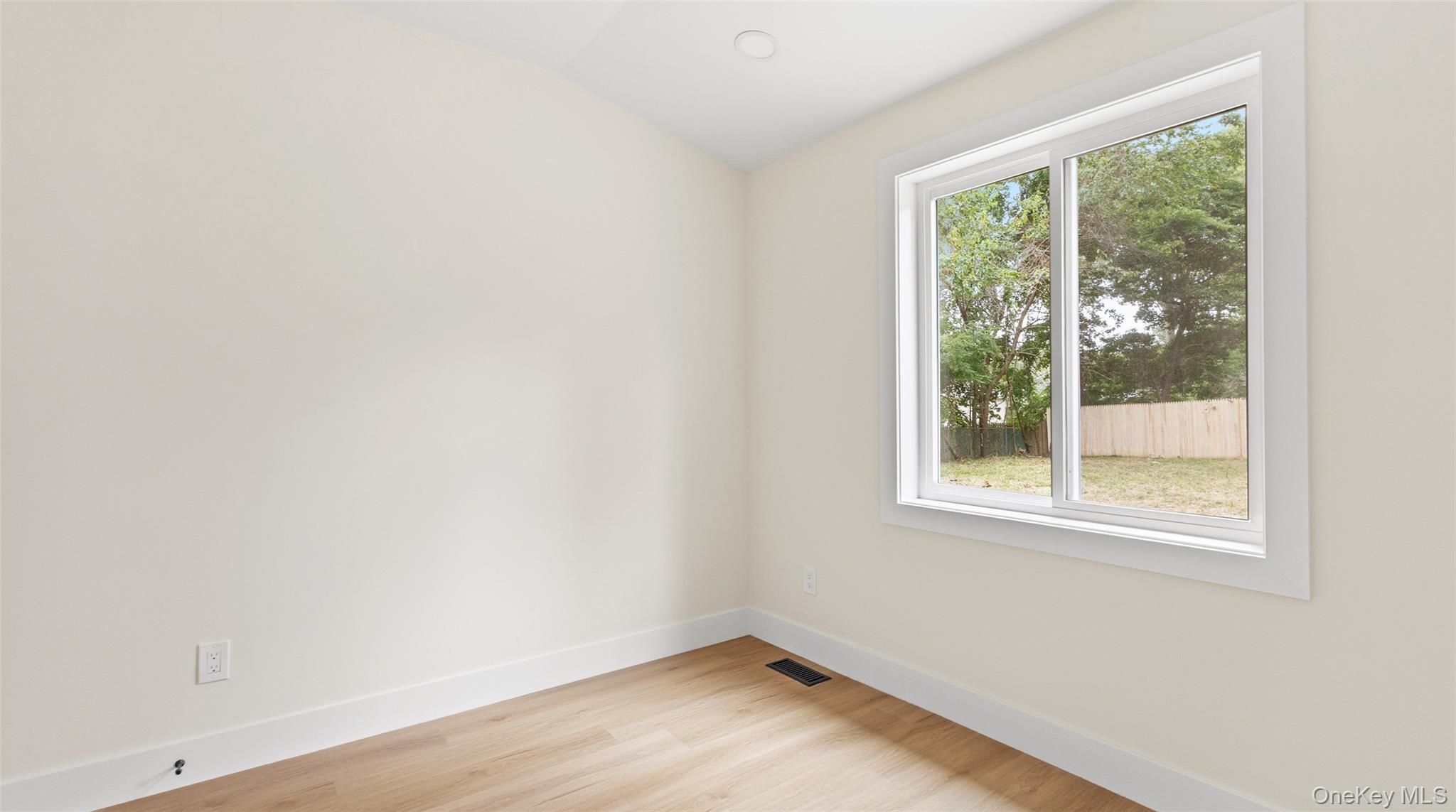 8 Woodlawn Avenue