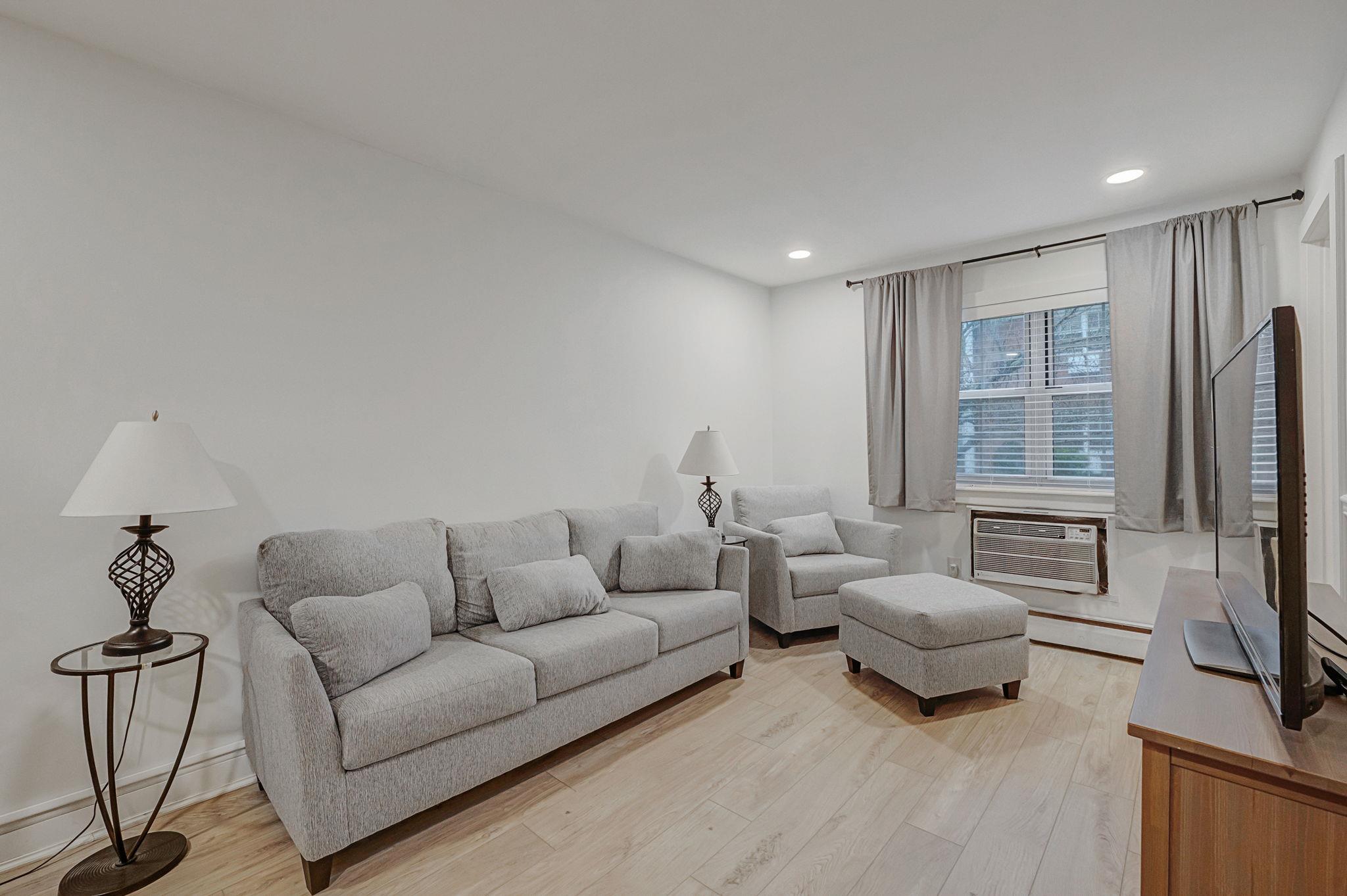 348 Lakeland Avenue Unit: 8A