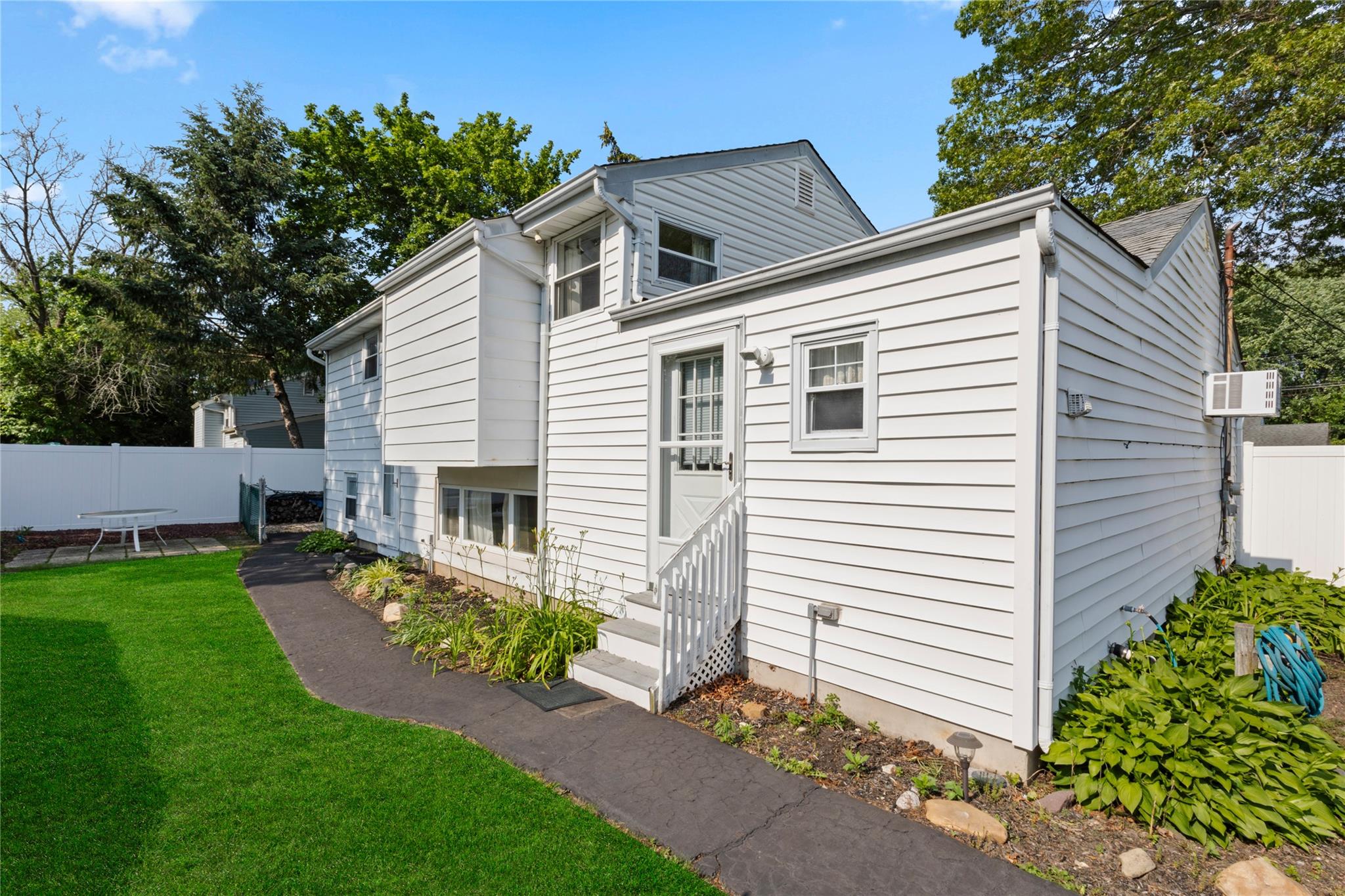 3106 New London Avenue