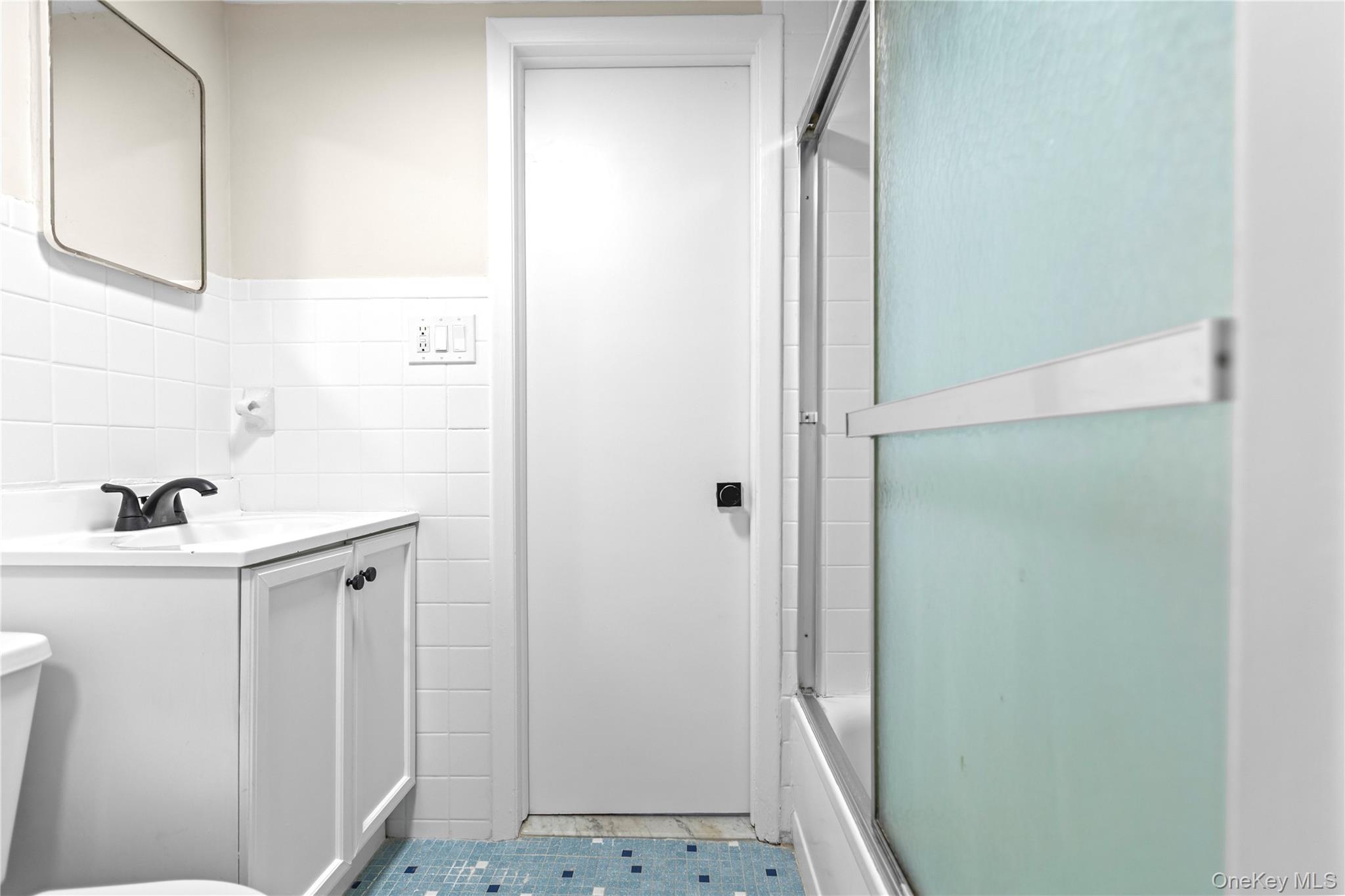 246 Atlantic Place Unit: second floor