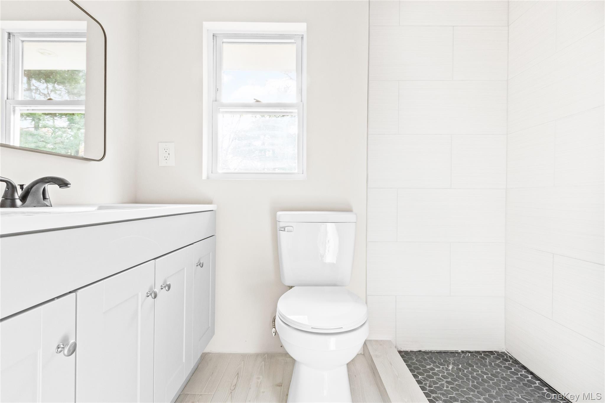 246 Atlantic Place Unit: second floor