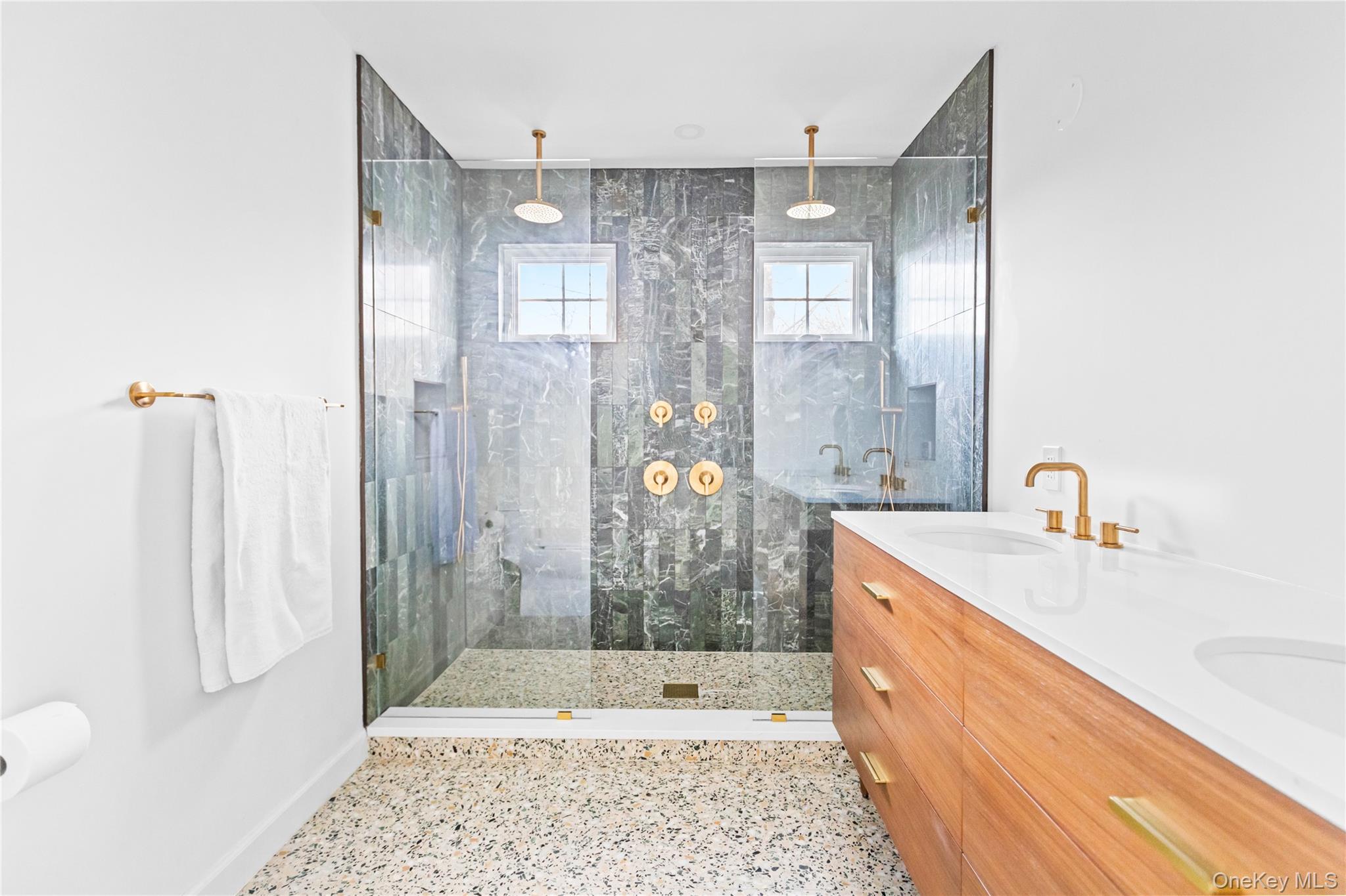 21 N Howells Point Road