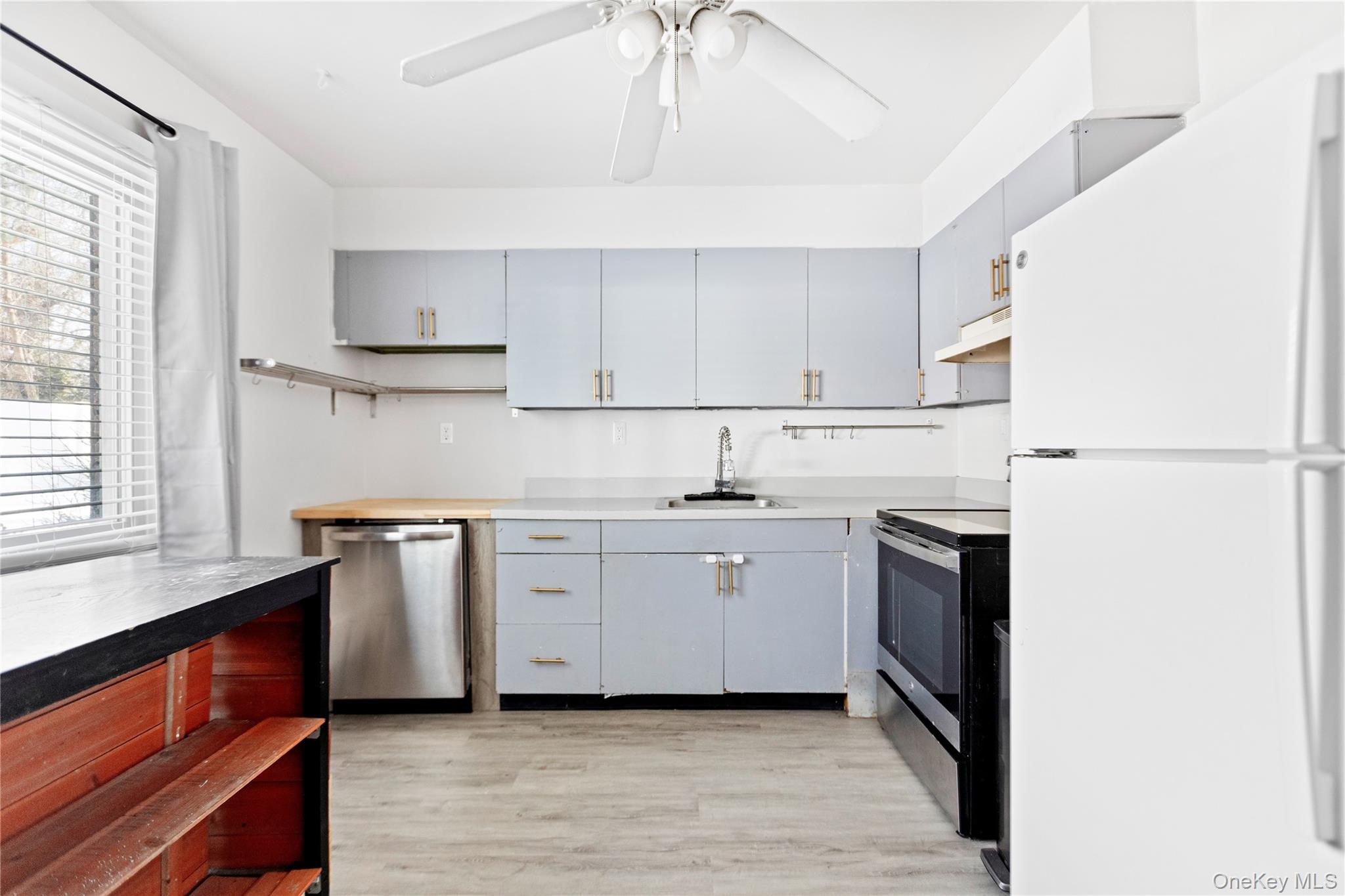 40 W 4th Street Unit: 215