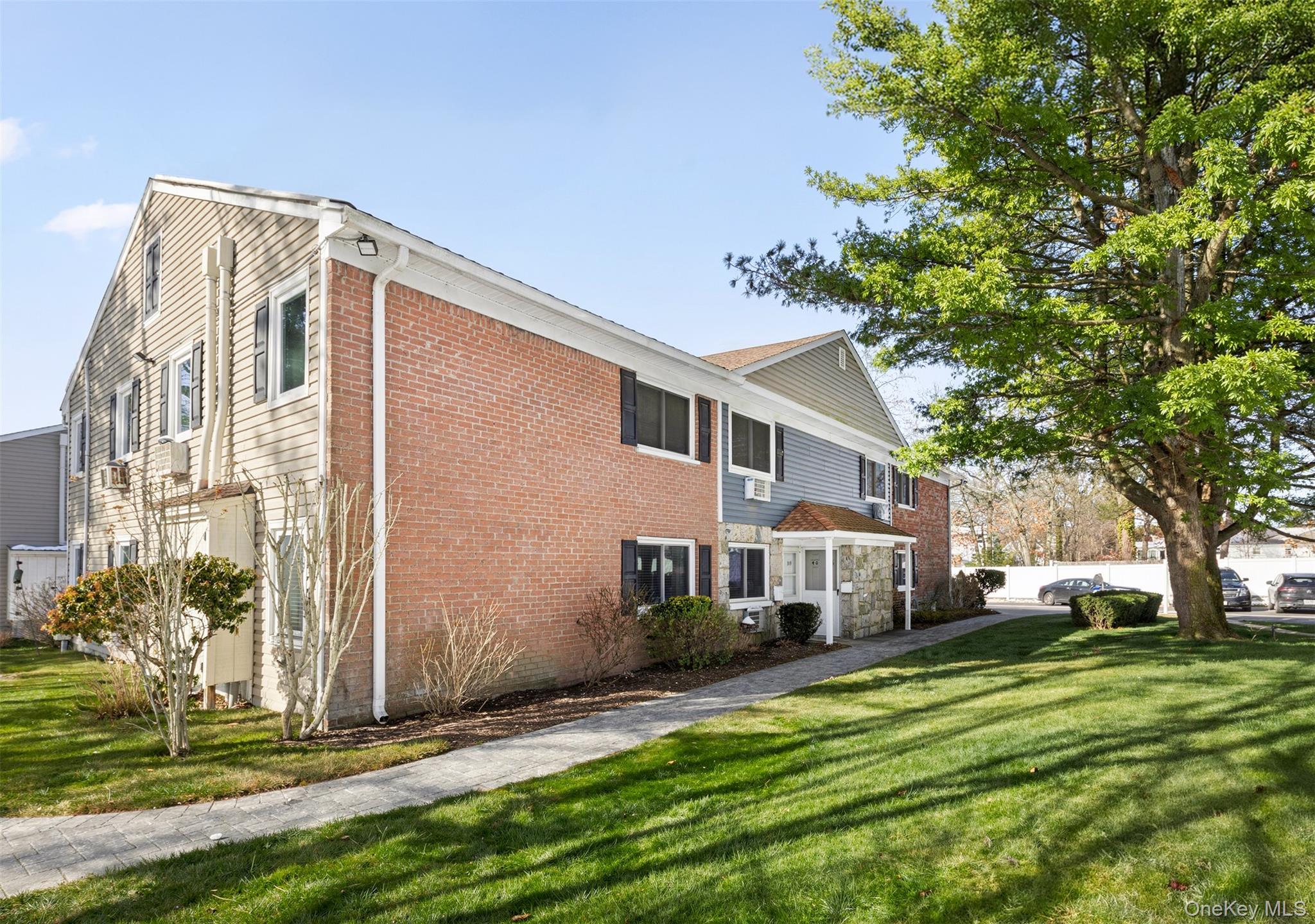 40 W 4th Street Unit: 215