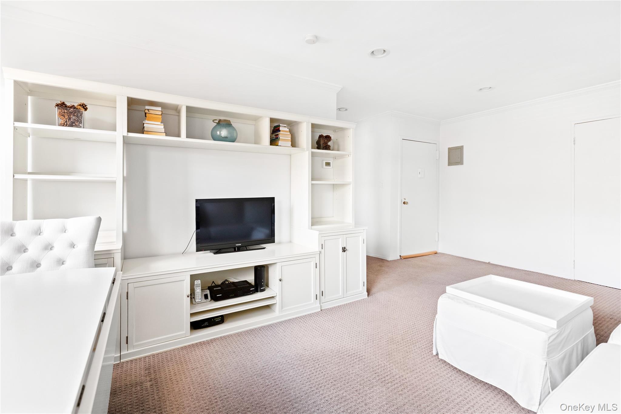 460 Old Town Road Unit: 19H