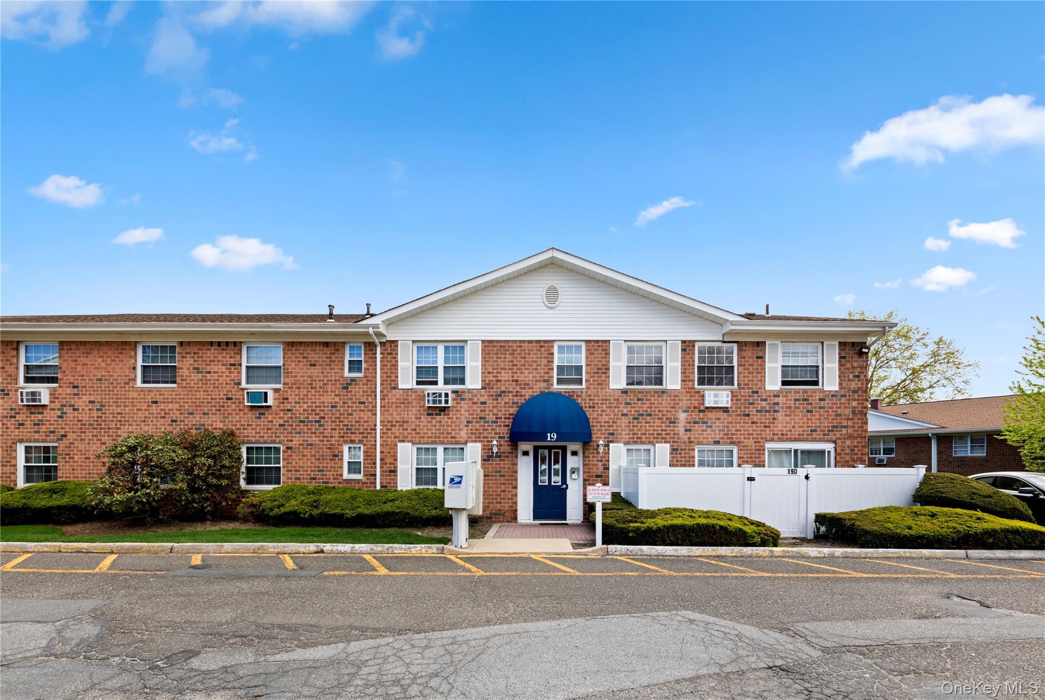 460 Old Town Road Unit: 19H