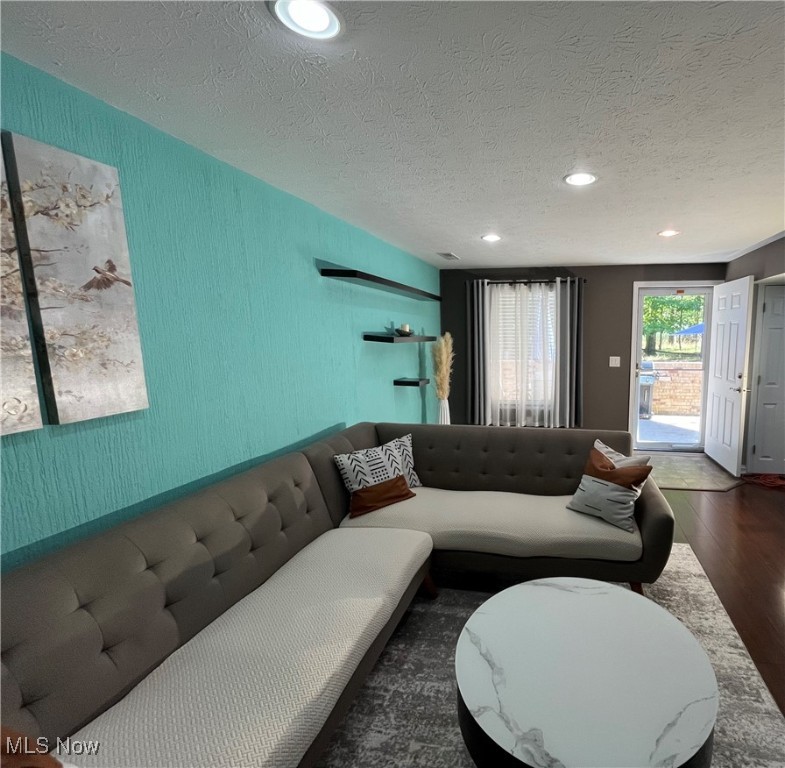 727 Tollis Pky