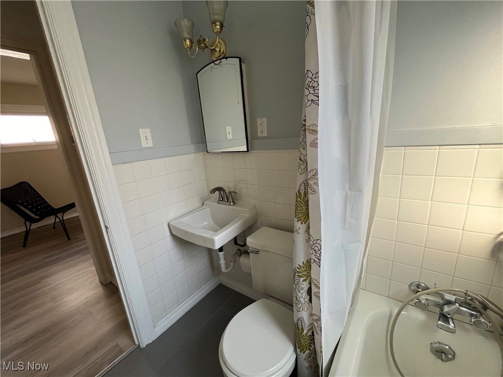 4526 W 147th Street