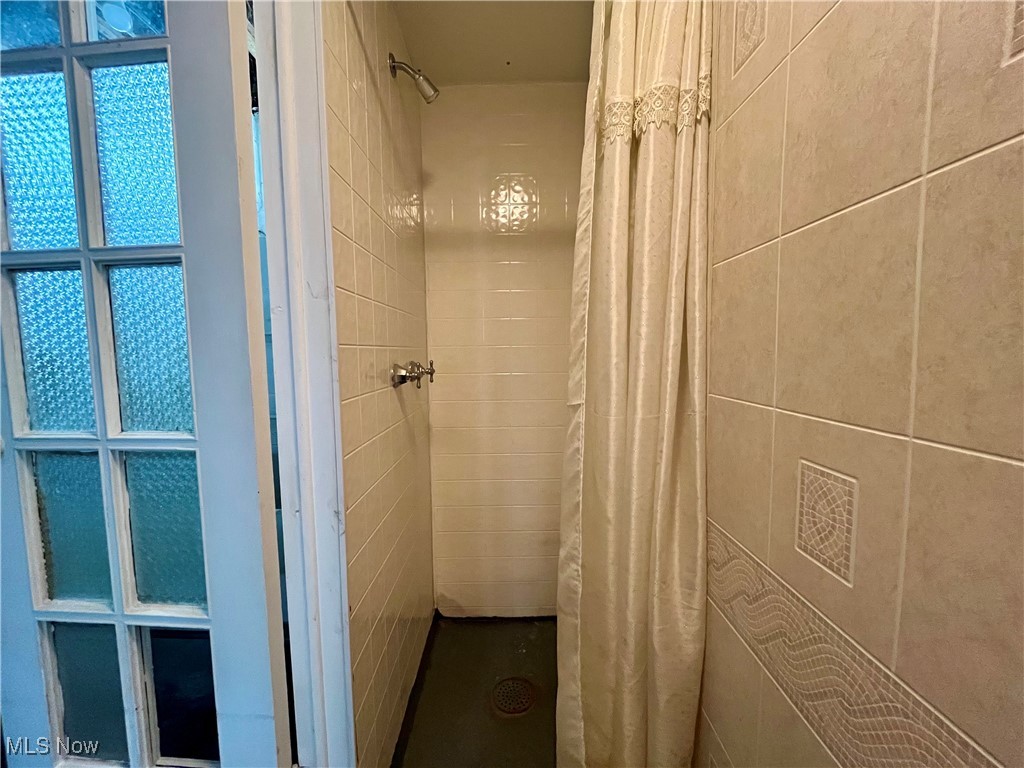 13619 Thraves Avenue