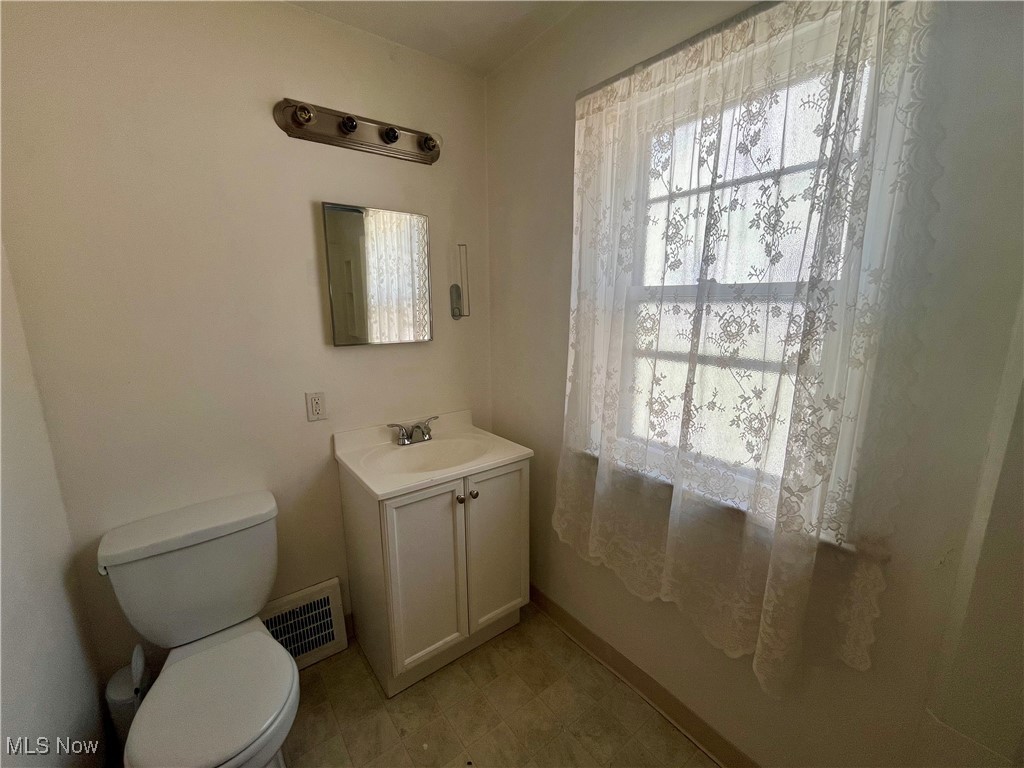 13619 Thraves Avenue