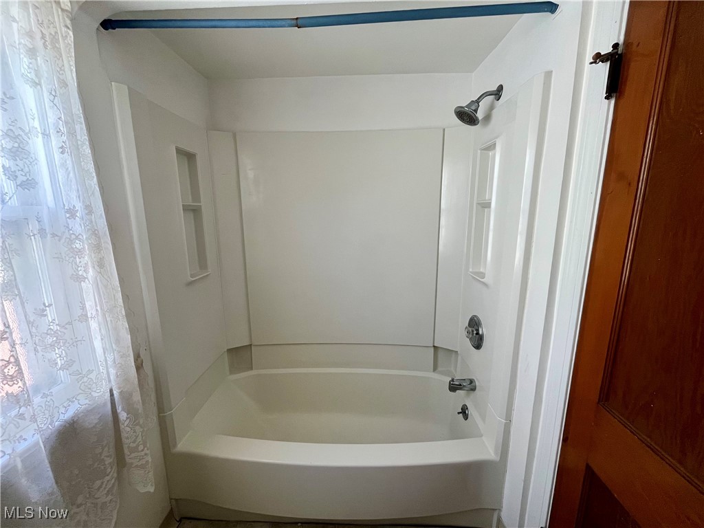 13619 Thraves Avenue