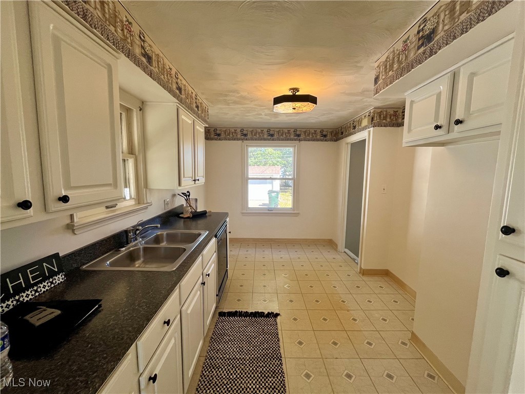 13619 Thraves Avenue